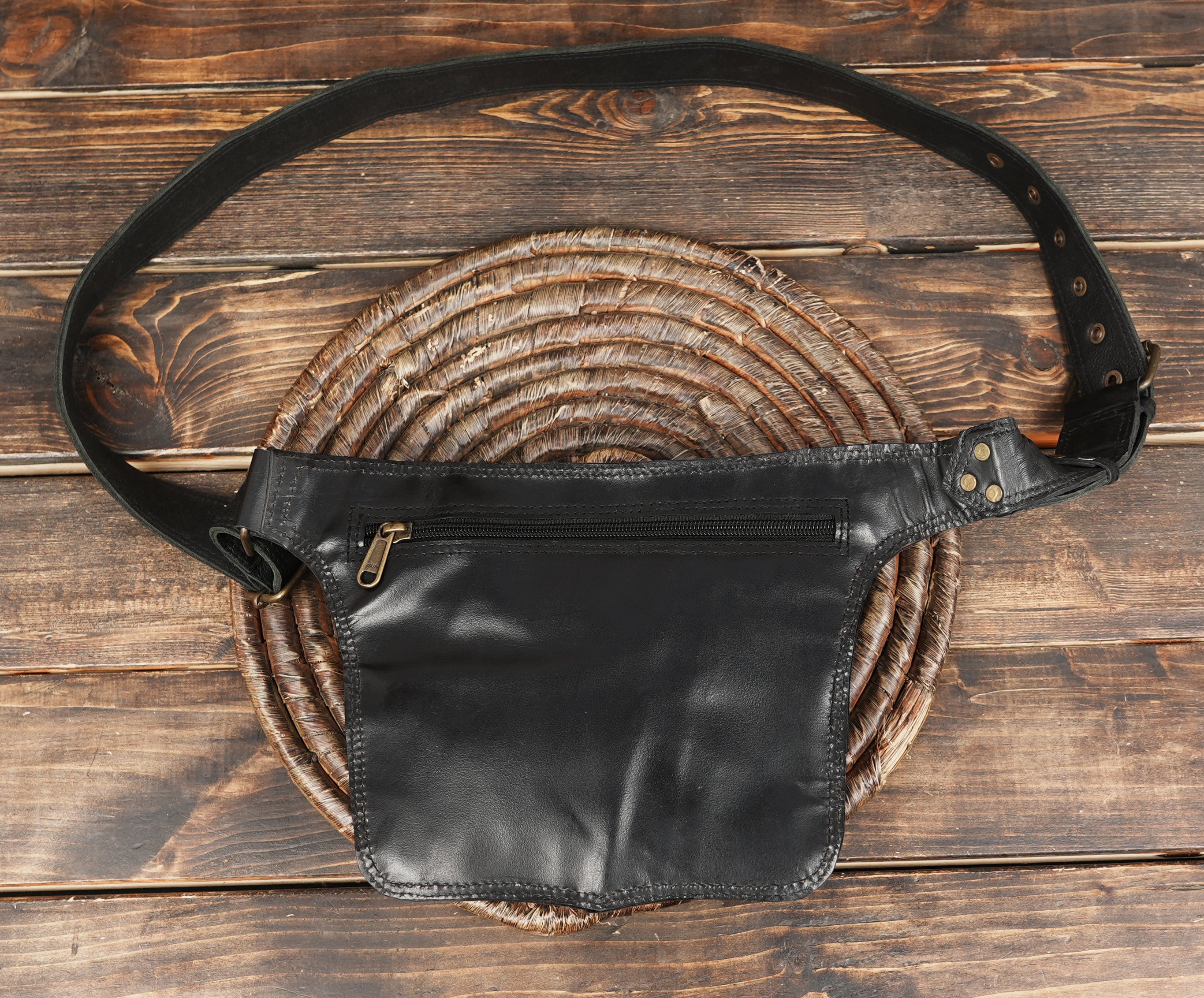 Handmade hip pouch in black leather with adjustable fit