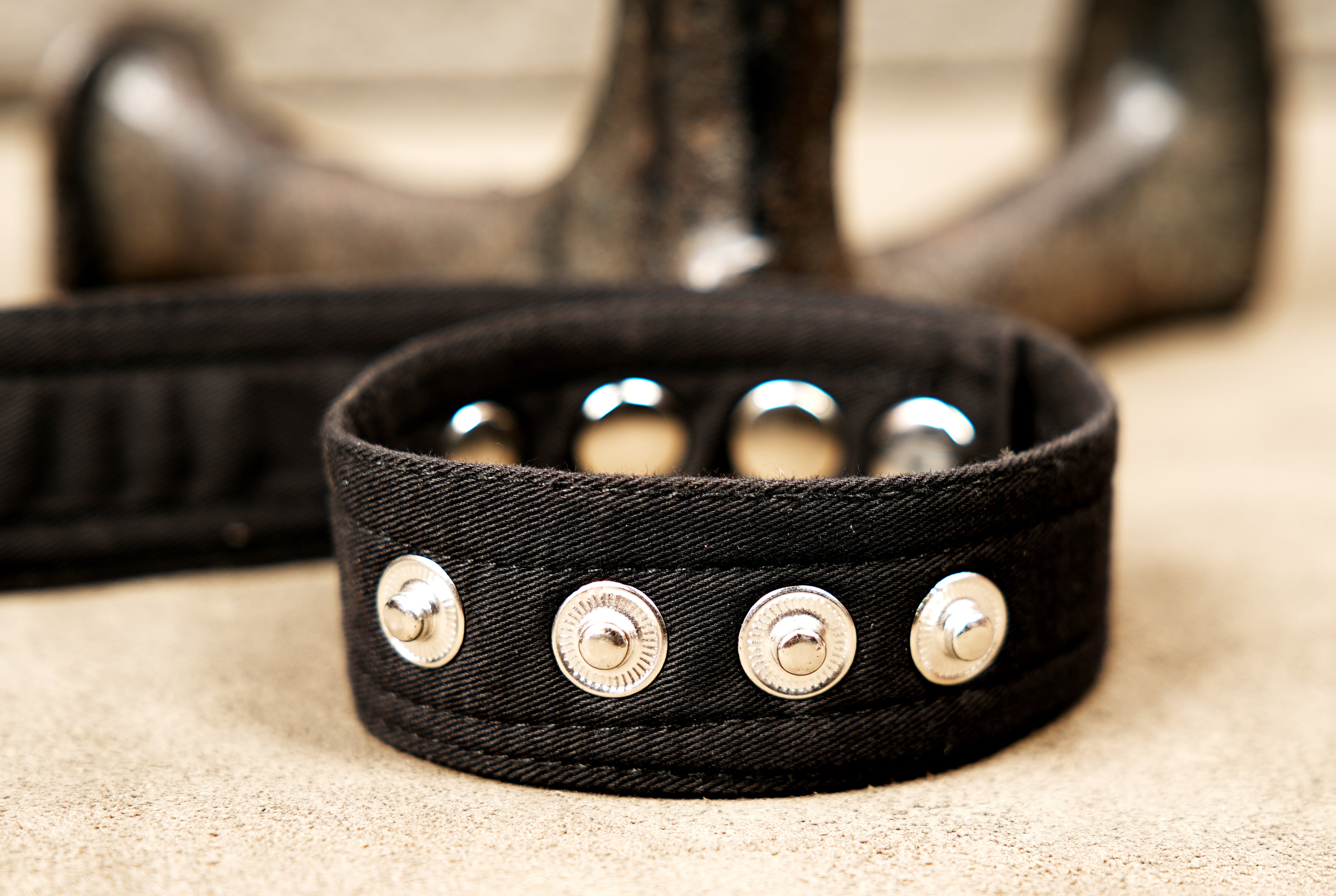 A second, lower flap with a central snap provides quick-access storage on this leg bag.