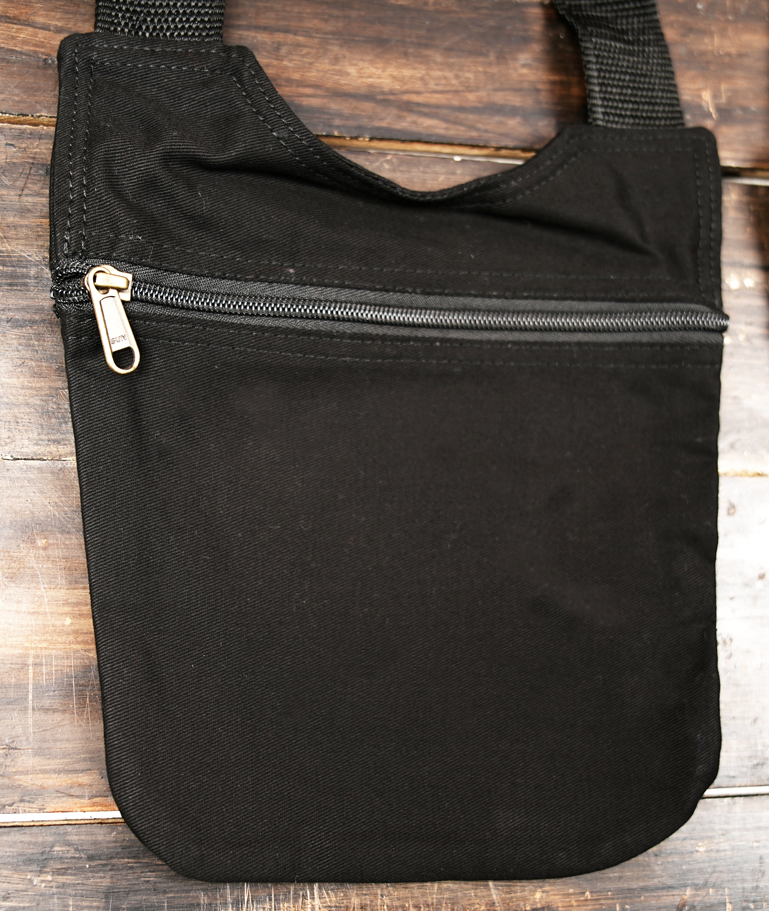 Travel friendly cotton harness bag for outdoor adventures