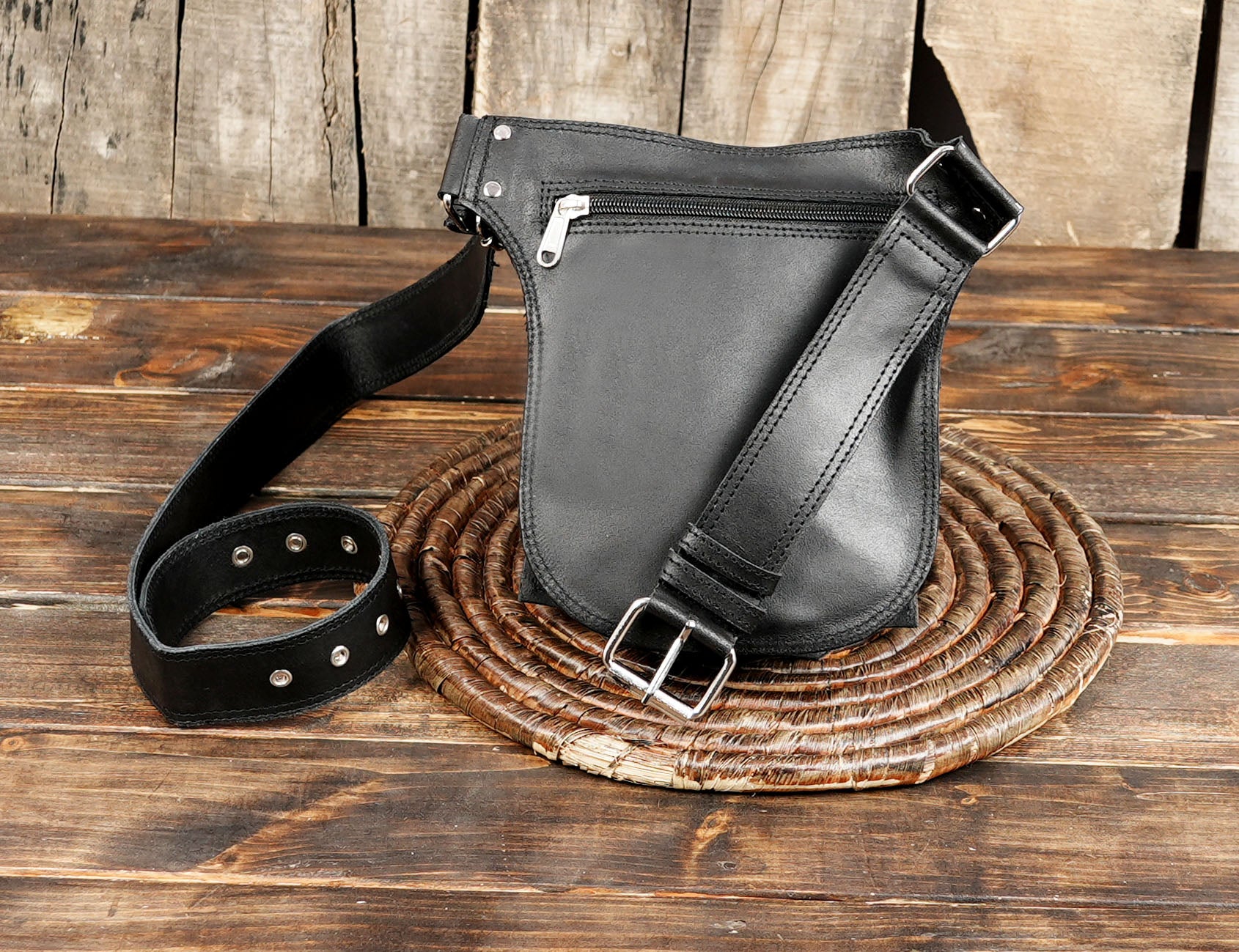 Adjustable waist strap with secure buckle fastening