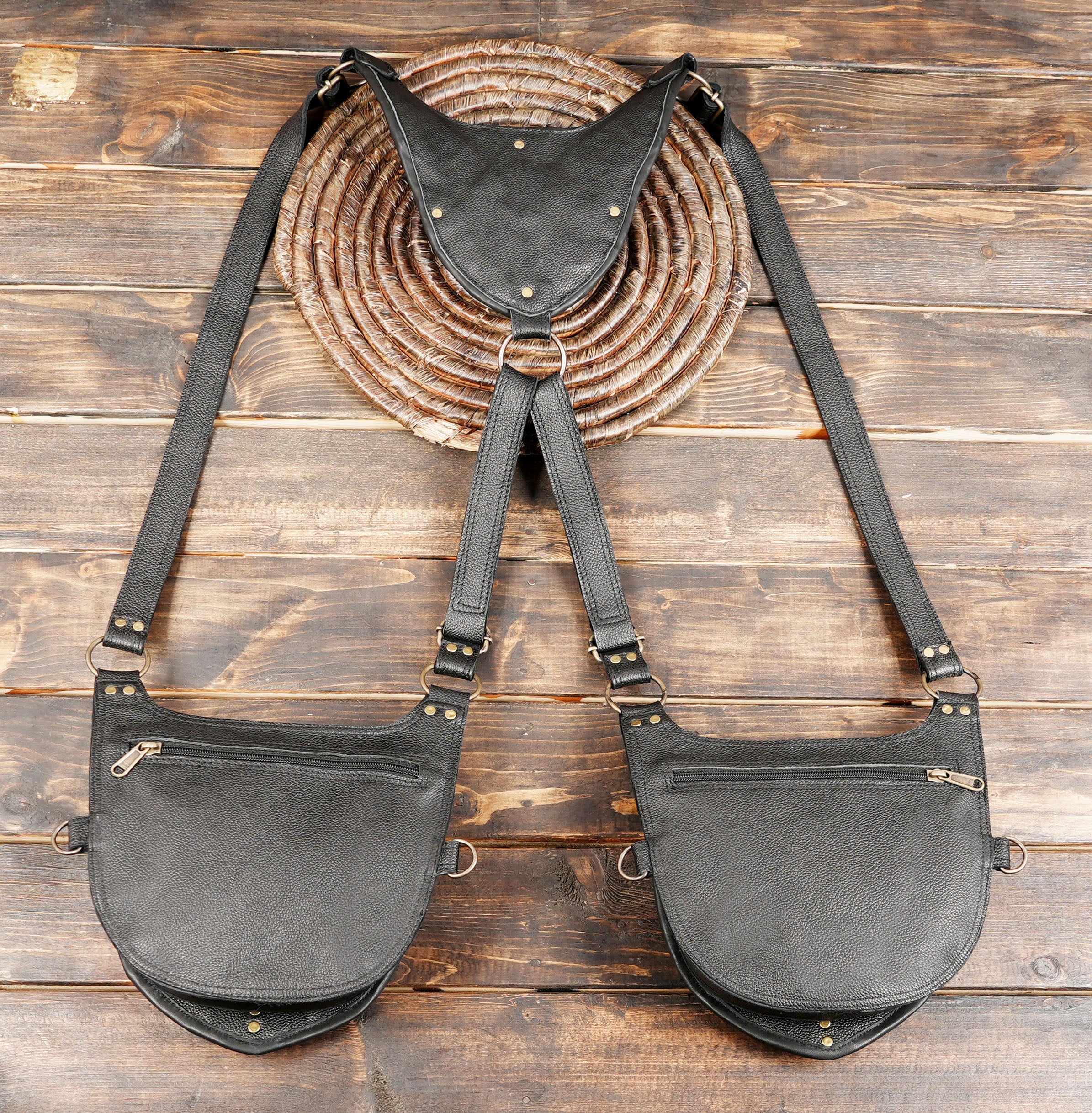 Adjustable harness straps for a perfect unisex fit