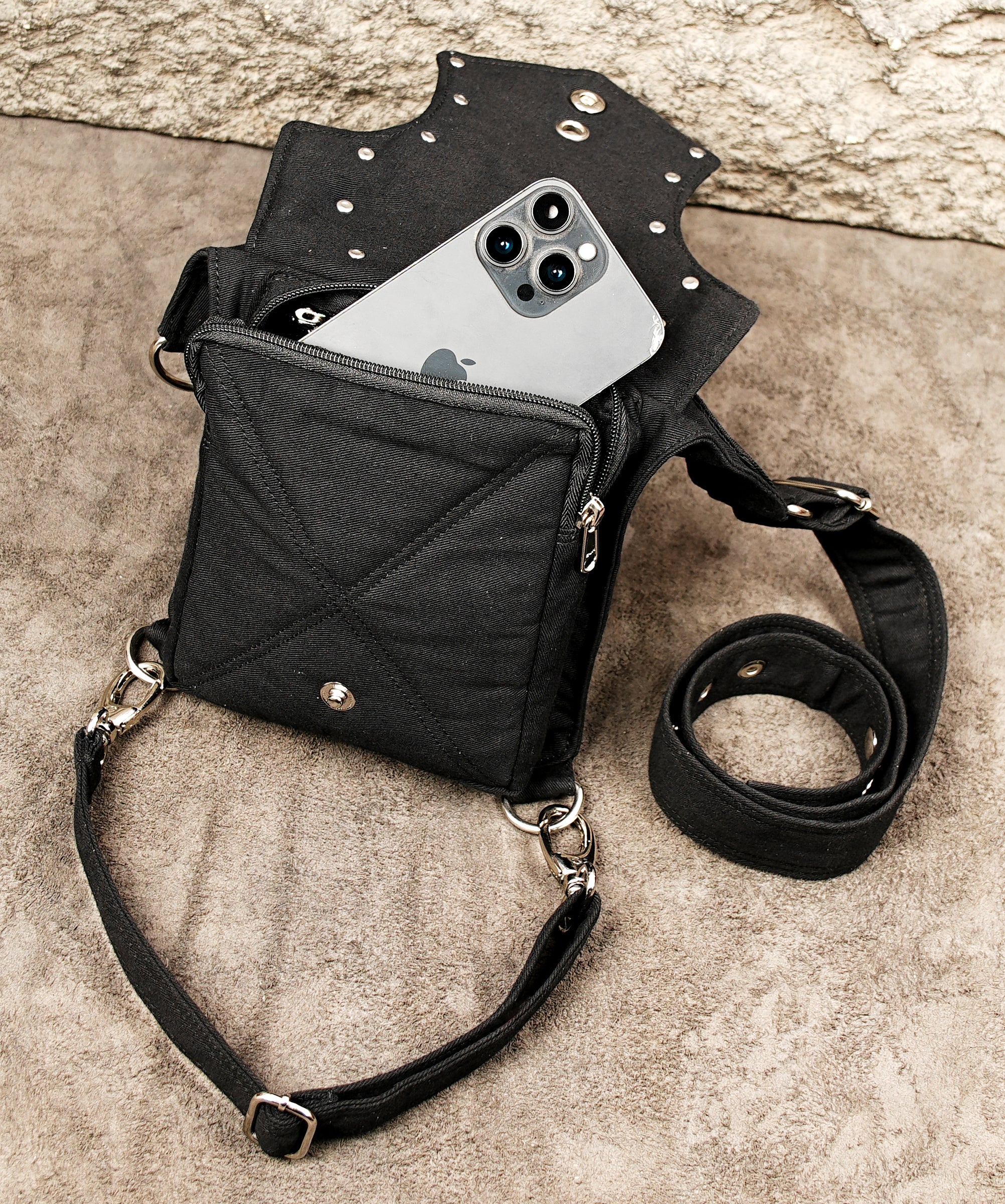 Cyberpunk style adjustable waist and thigh strap pack for alternative styling