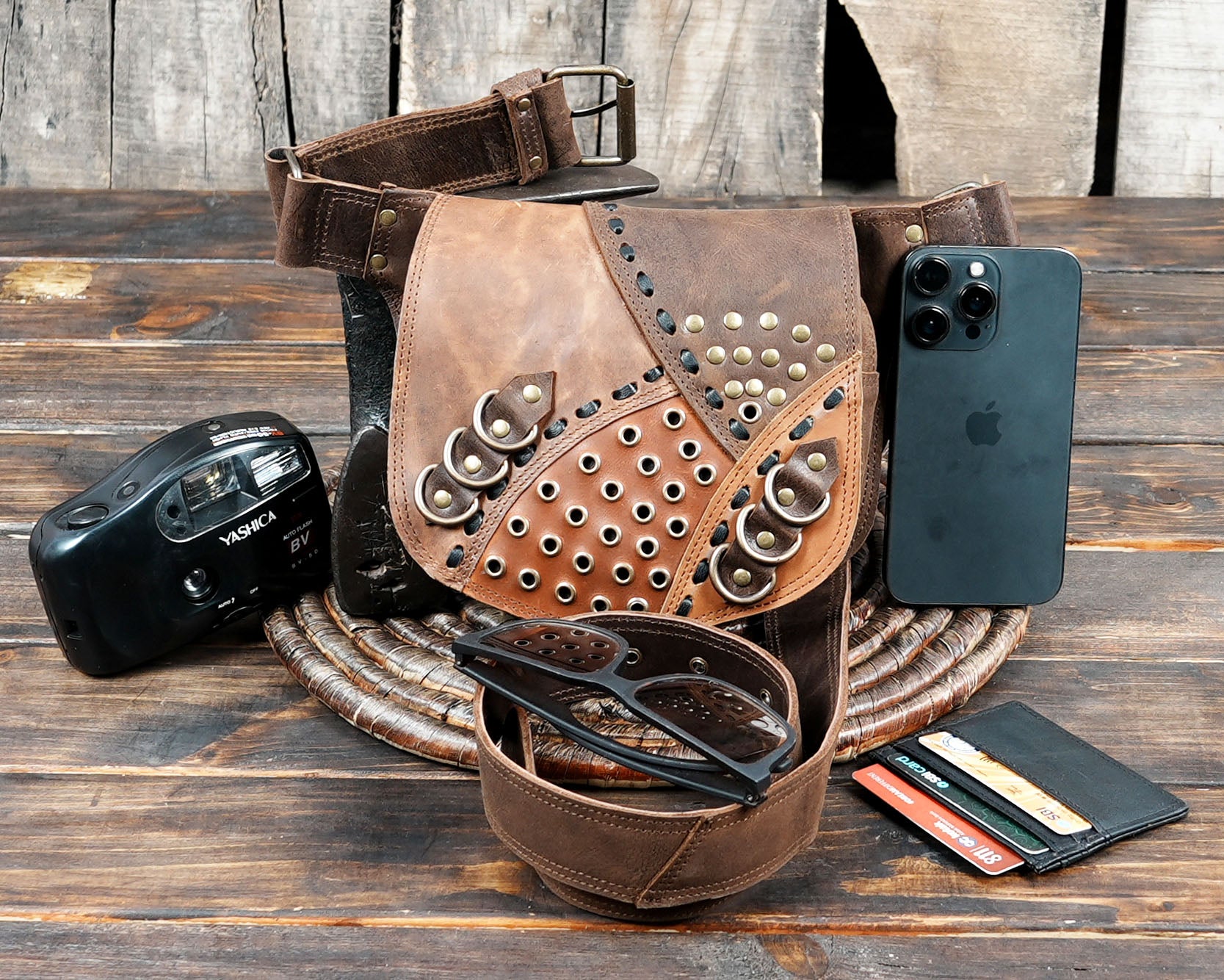 Made from genuine leather, this waist belt includes a secure pouch to carry essentials such as your phone, wallet, and keys, while keeping your hands free.