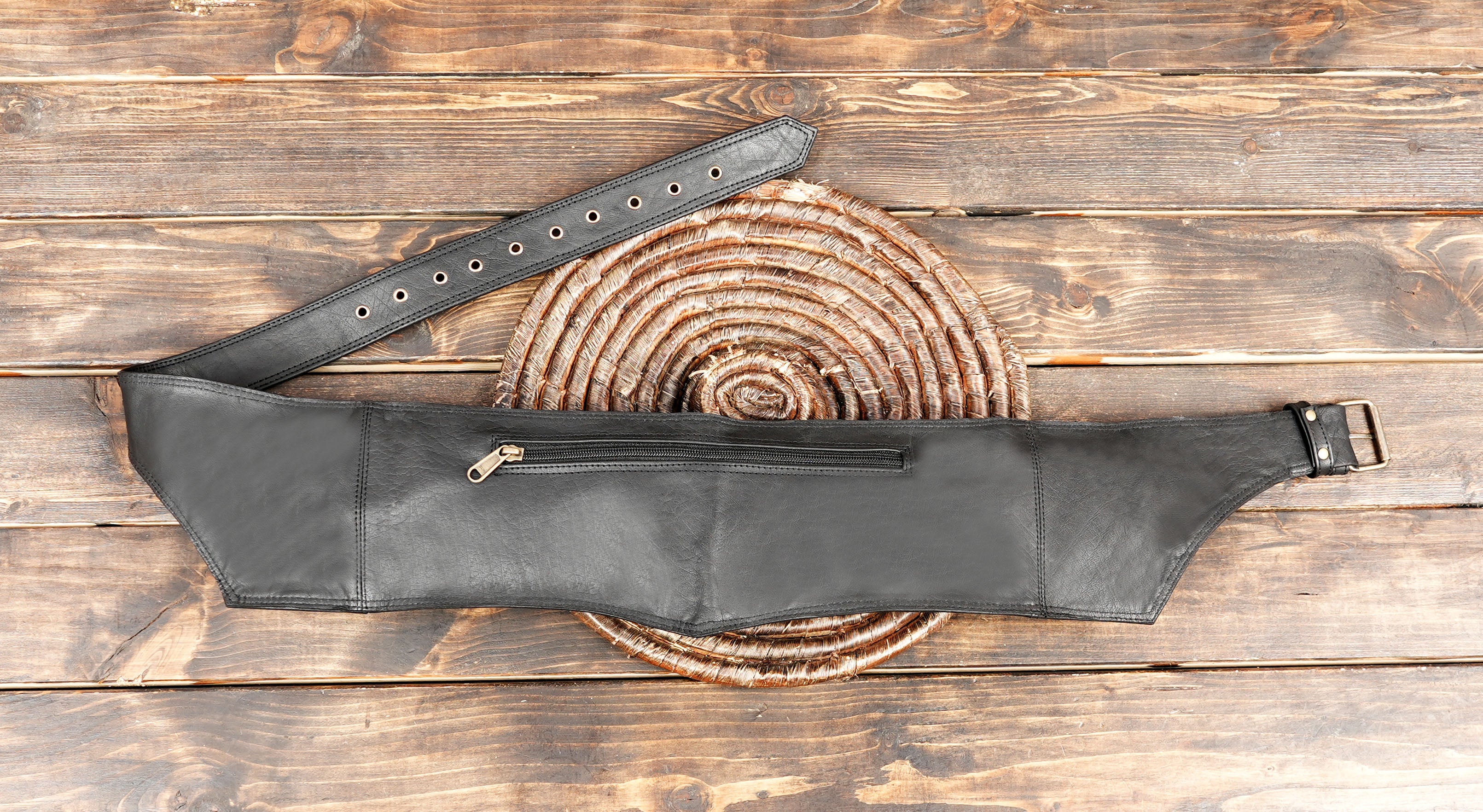 Perfect for festivals, Burning Man, cosplay, tribal fashion, steampunk, gothic style, boho outfits, and Renaissance fairs, this leather belt is a practical accessory with a stylish edge.