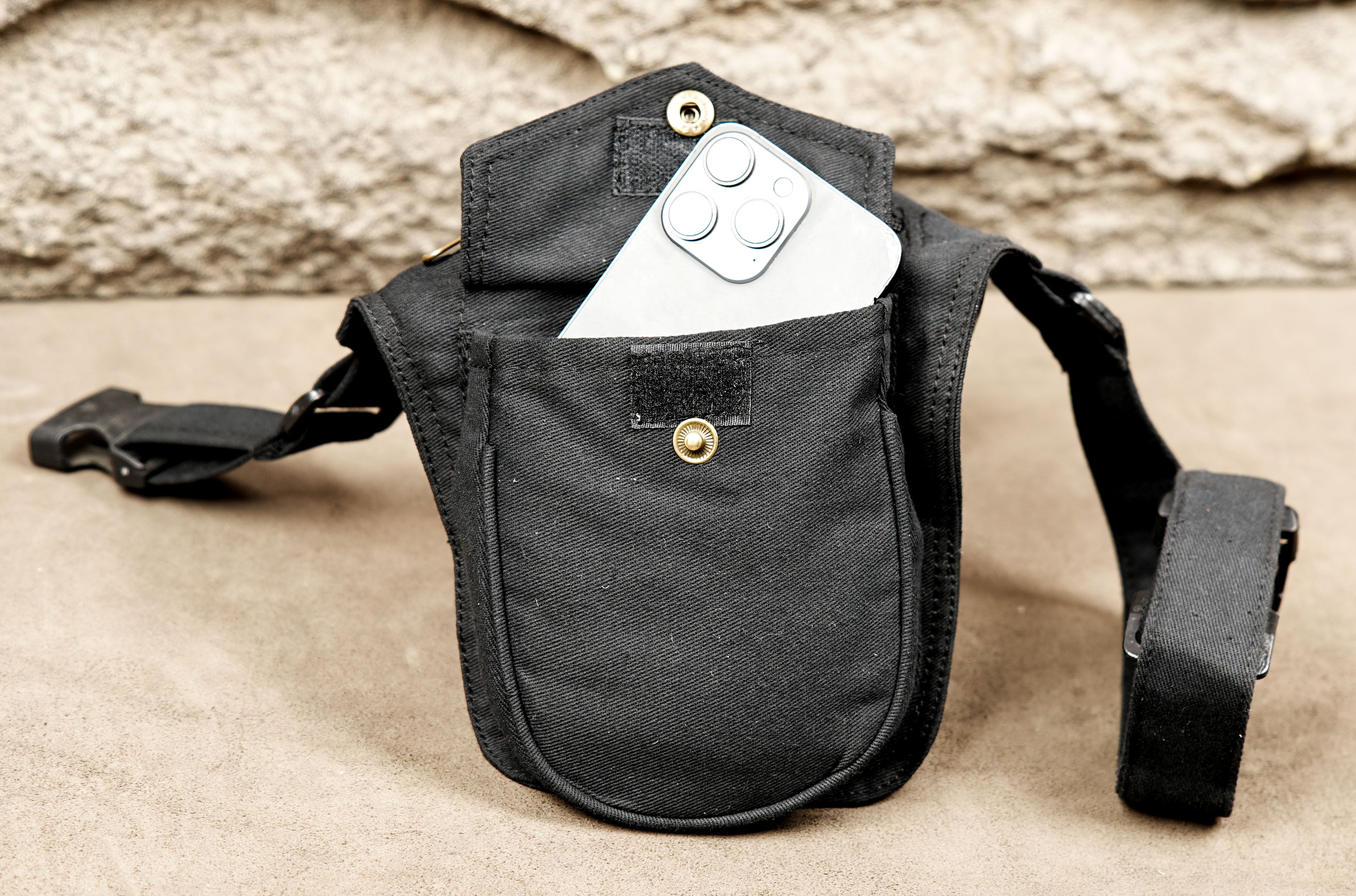 reliable travel money belt with a rugged, stylish look
