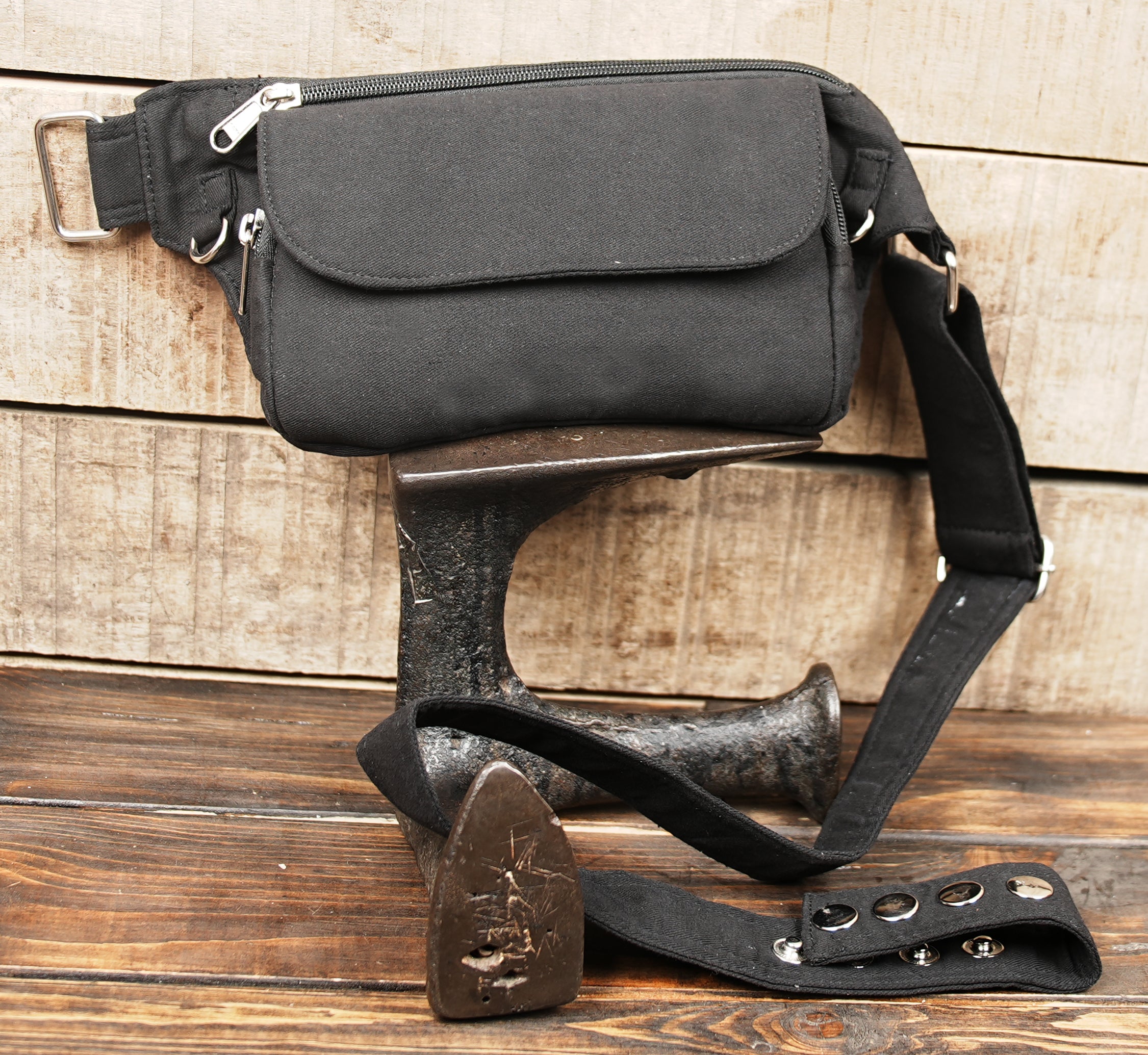 Minimalist waist pouch in black cotton canvas fabric