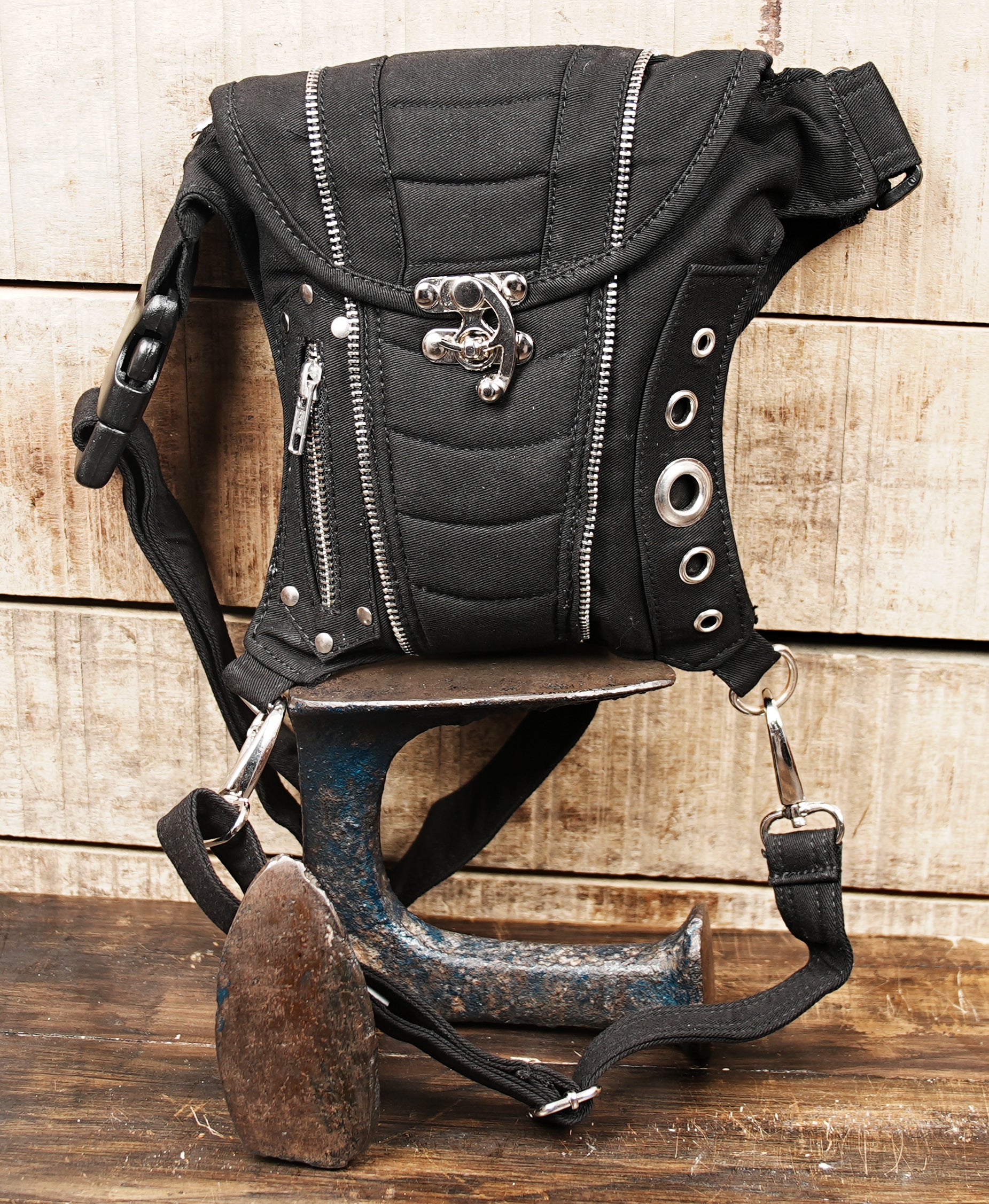 Steampunk-inspired cotton thigh holster utility bag