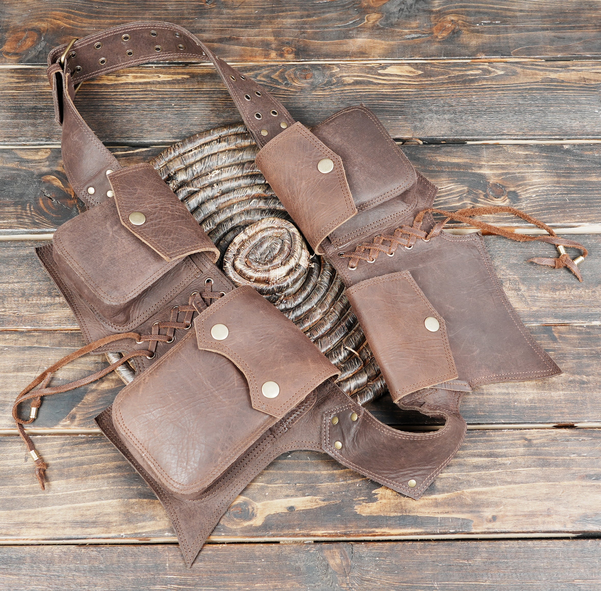 Multi-pocket leather waist belt for everyday carry