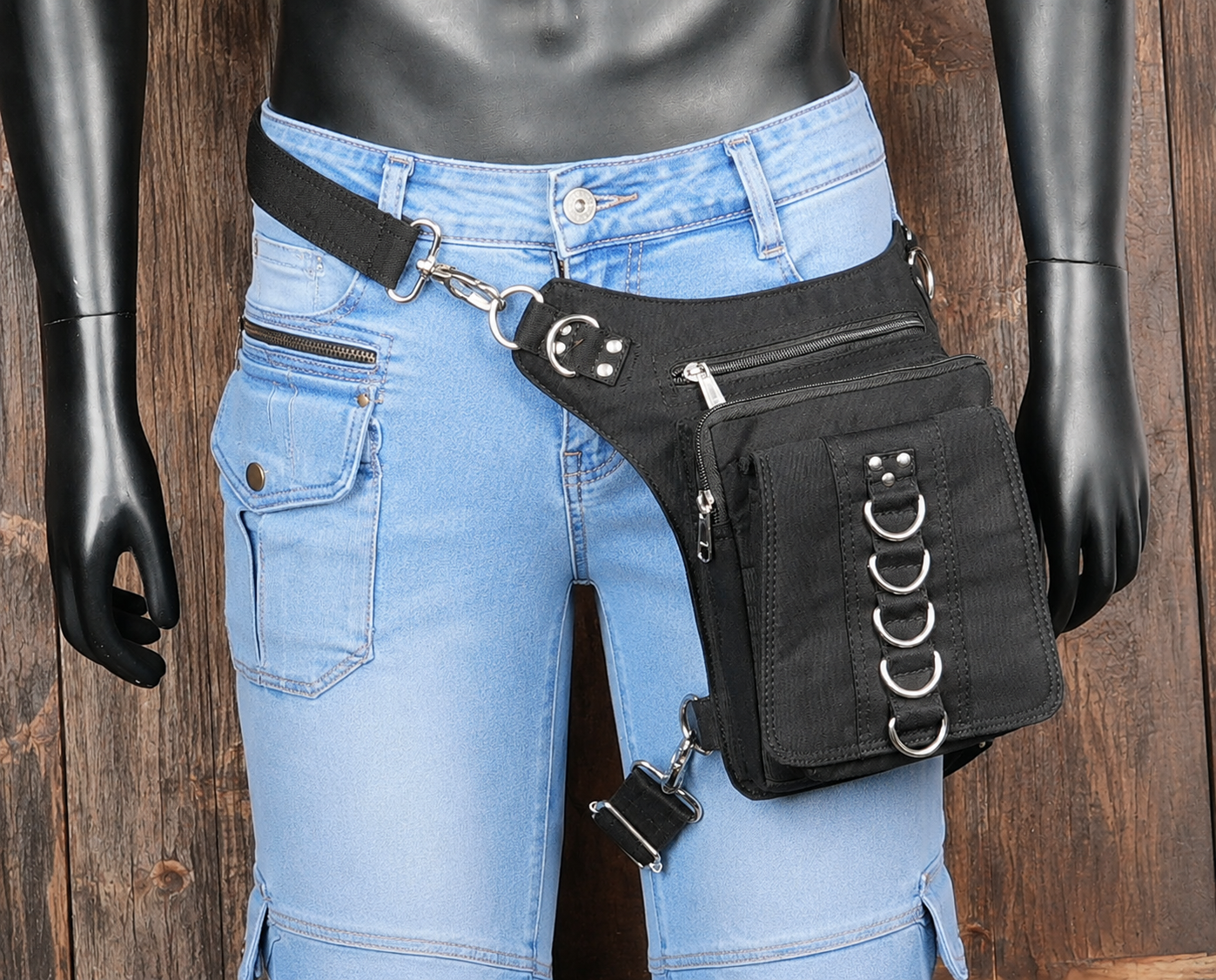 Travel waist bag with detachable thigh stabilizer strap