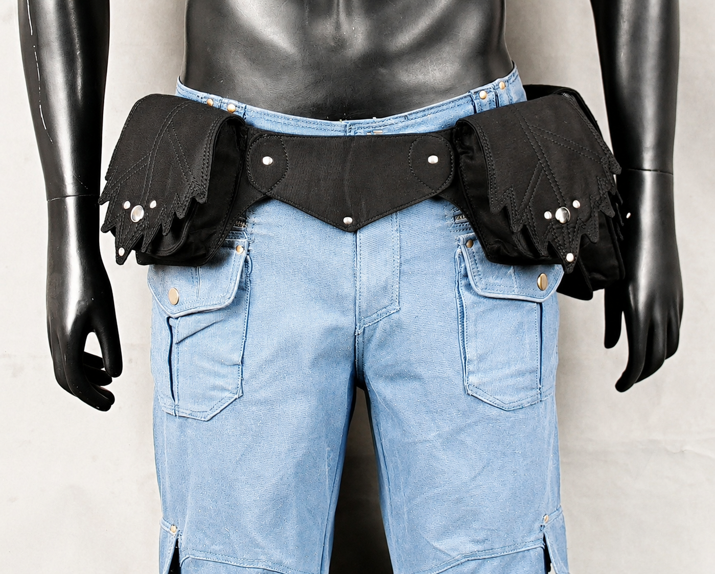 Alternative utility waist belt featuring cotton fabric and zip pockets