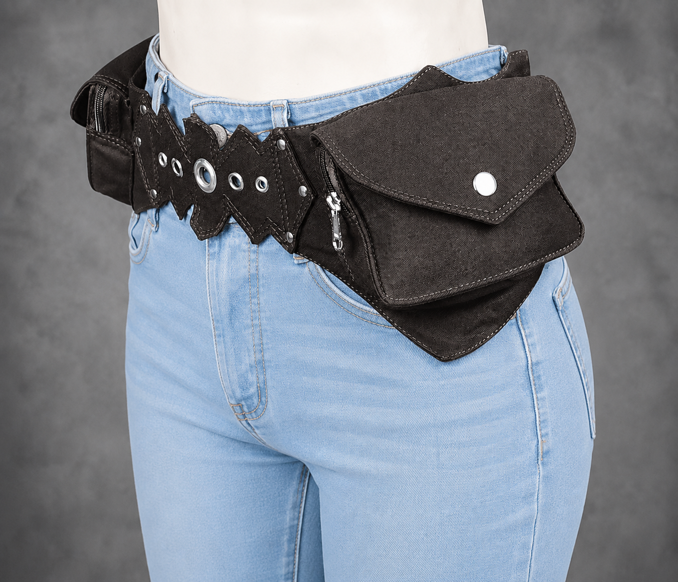 Outdoor cotton waist belt with pocket and buckle closure