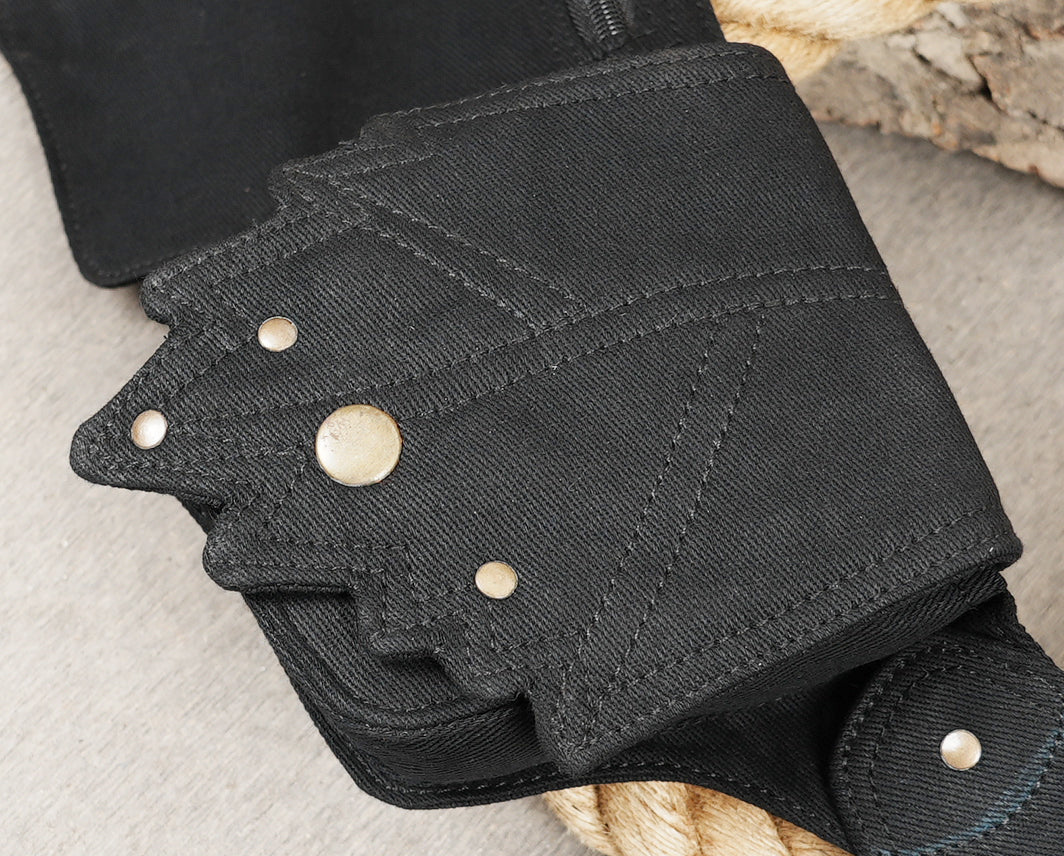 Festival-ready utility belt with secure pockets for phone, wallet, and travel essentials.