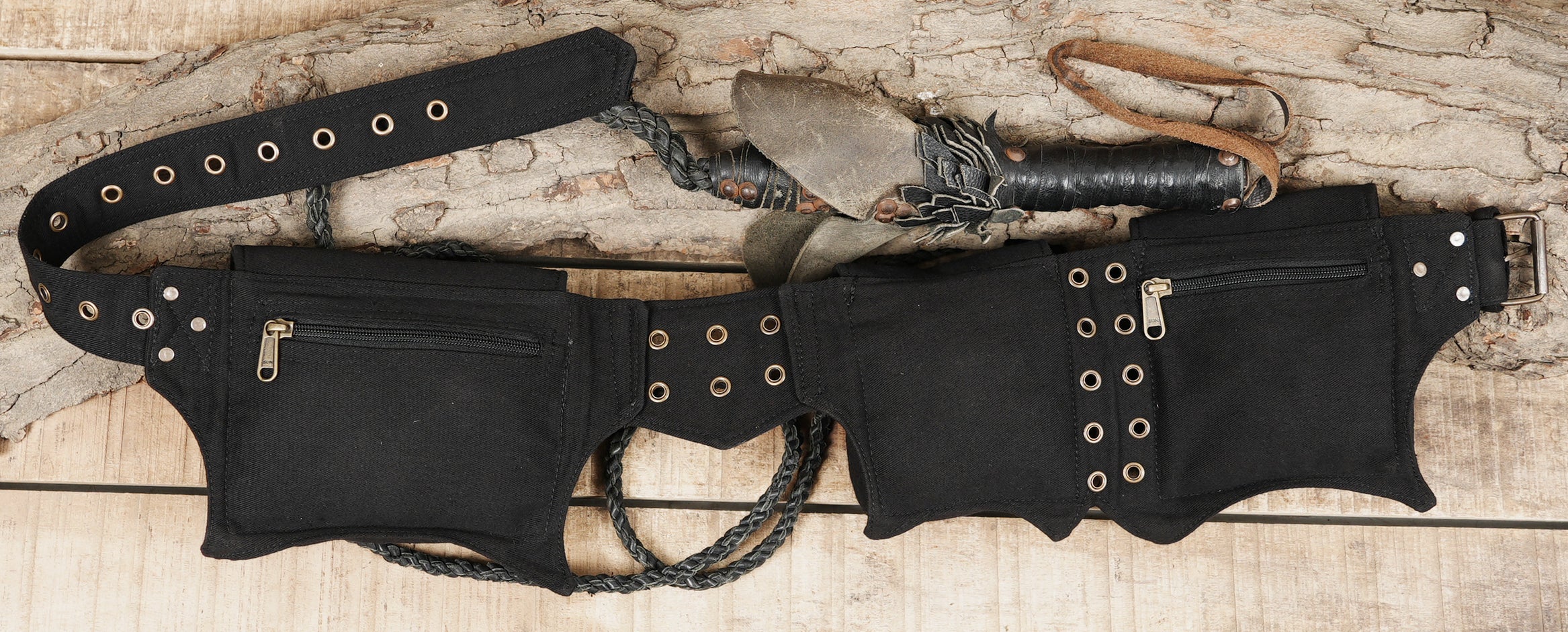 Black pocket waist belt for hands-free carrying