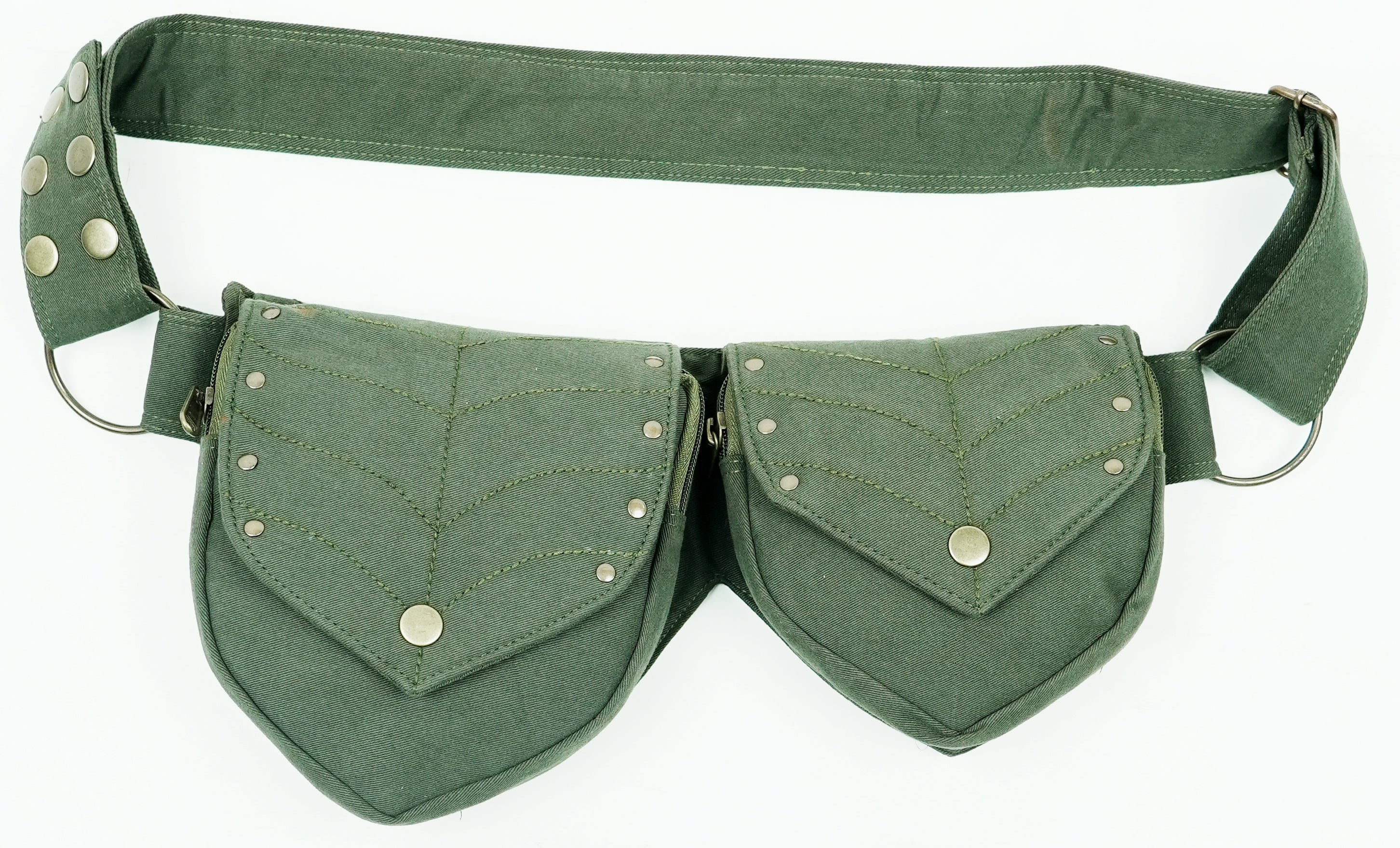 Simple and functional black utility belt for outdoor events