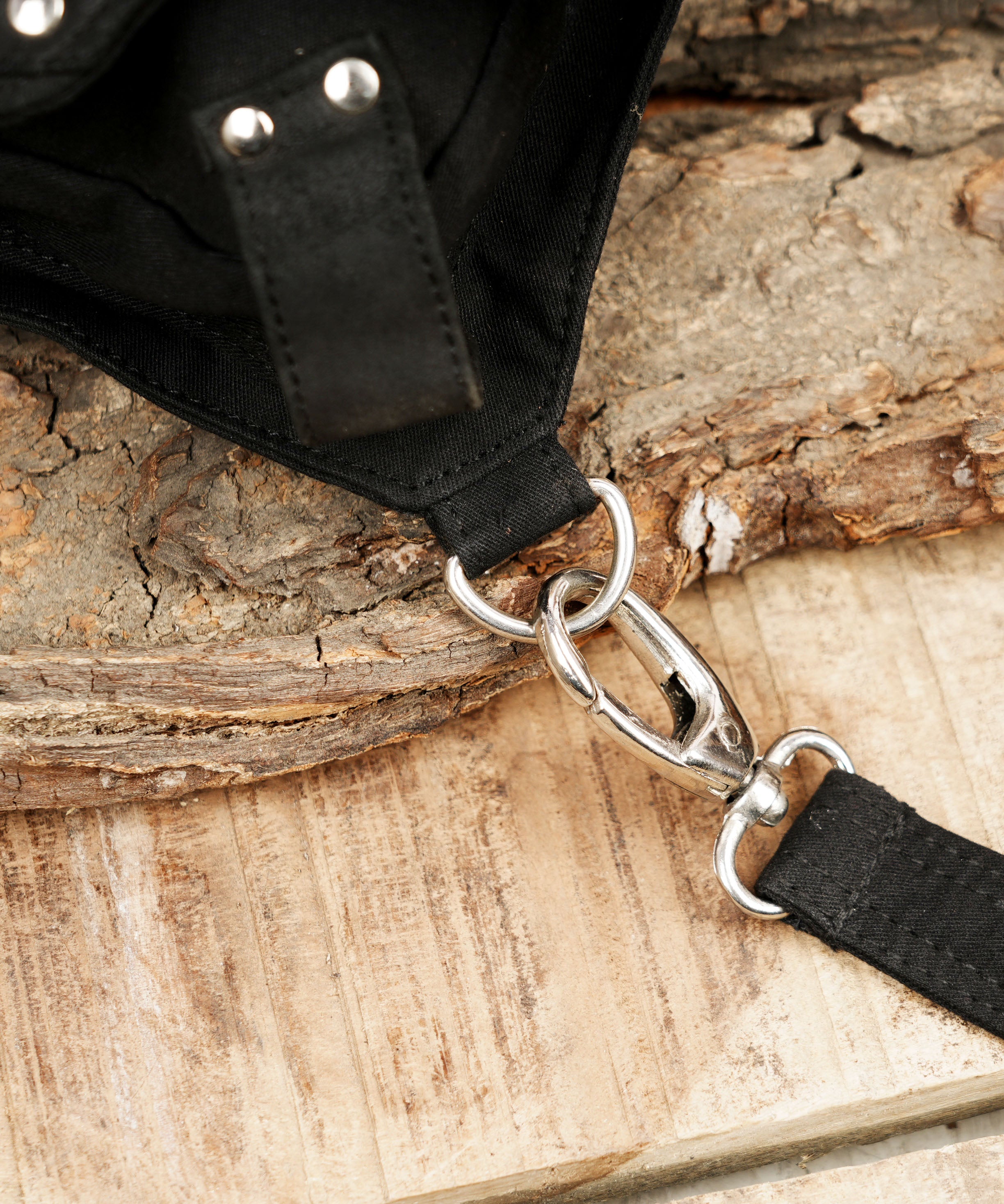 Rugged cotton thigh bag featuring silver hardware details
