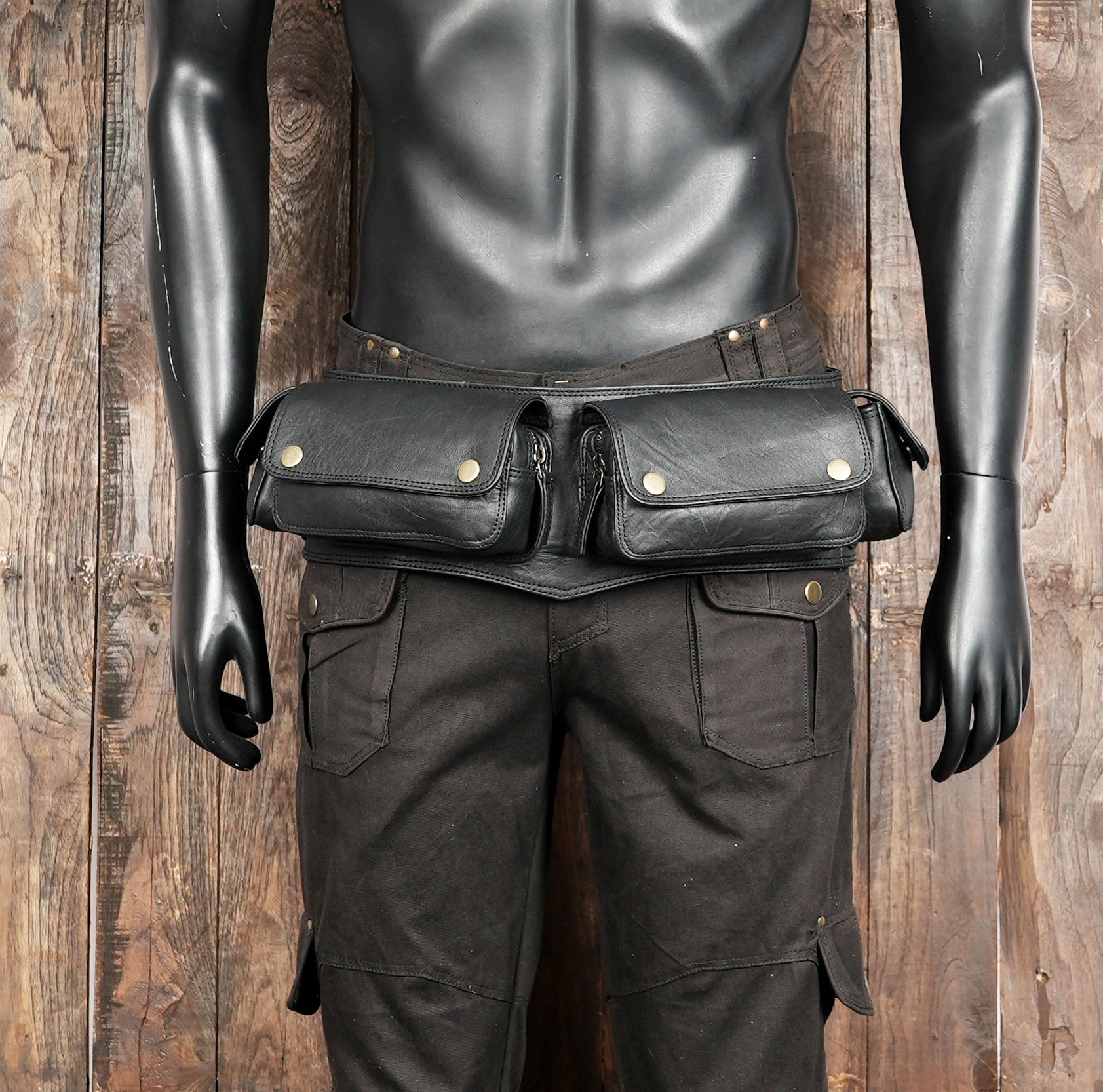 Features five functional pouches for maximum storage