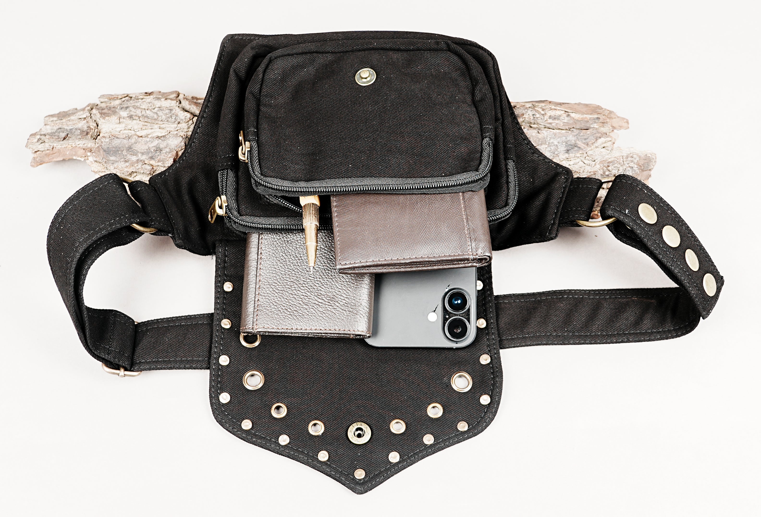 Adjustable waist bag with silver hardware accents