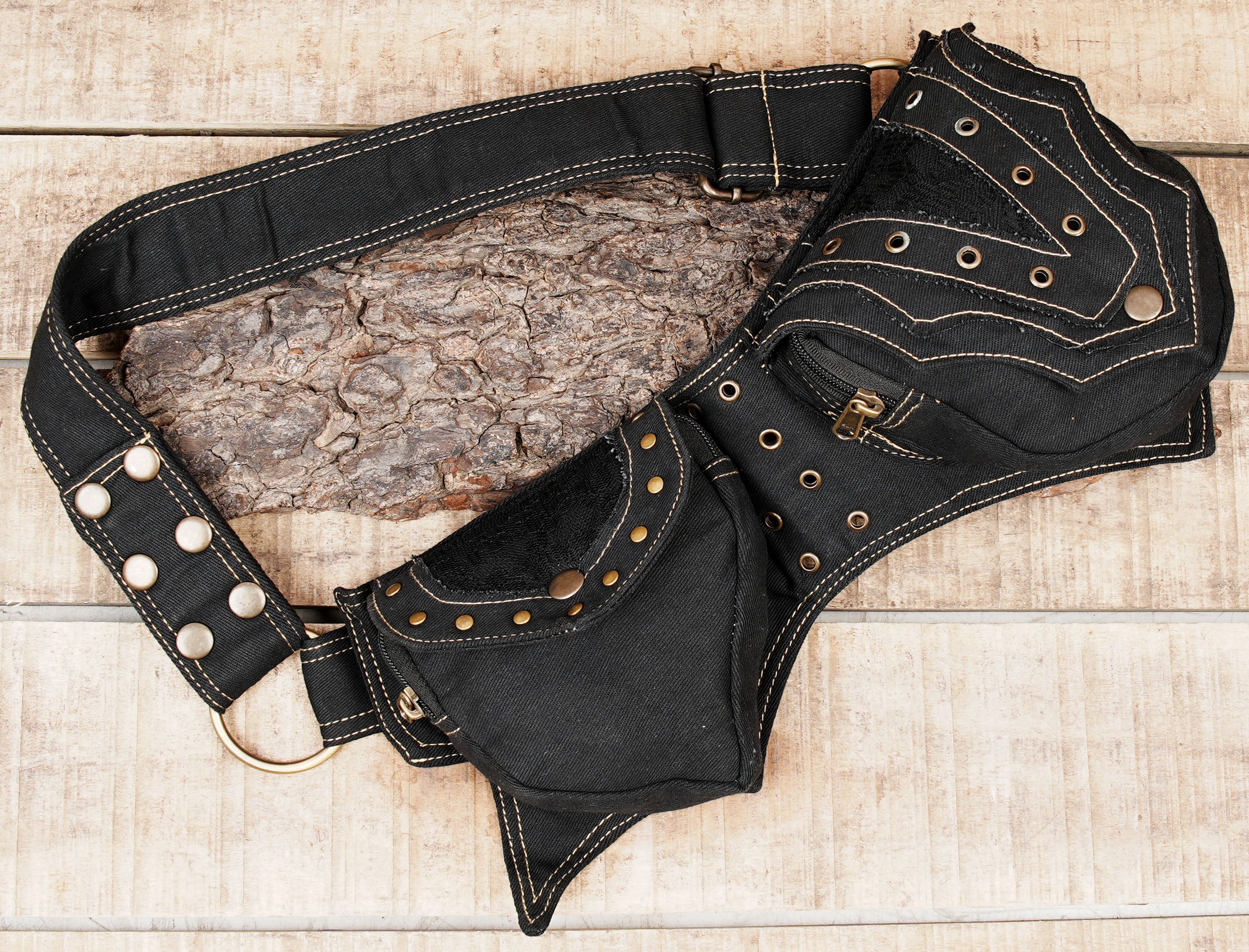 Hands-free travel money belt in durable canvas with hidden anti-theft back pocket