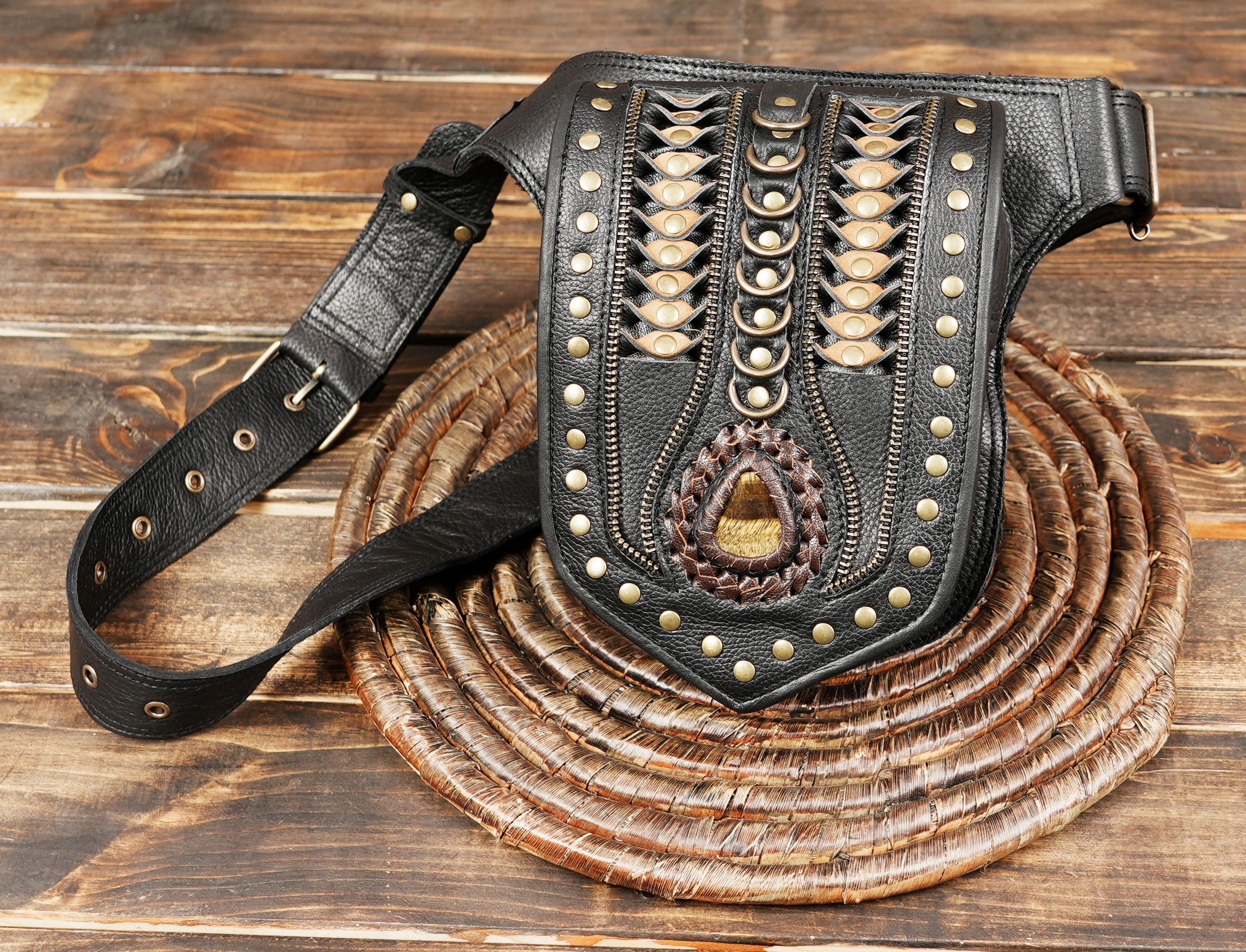 Handmade Leather Waist Belt with Gemstone Centerpiece || Boho Leather Waist Belt with Multi Pocket Design (LT-AB-WB-6180)