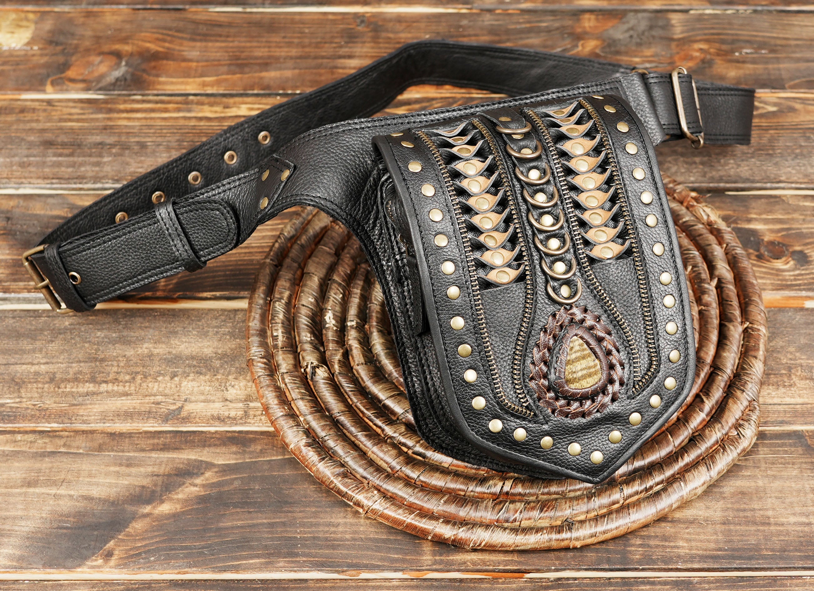 Handmade Leather Waist Belt with Gemstone Centerpiece || Boho Leather Waist Belt with Multi Pocket Design (LT-AB-WB-6180)