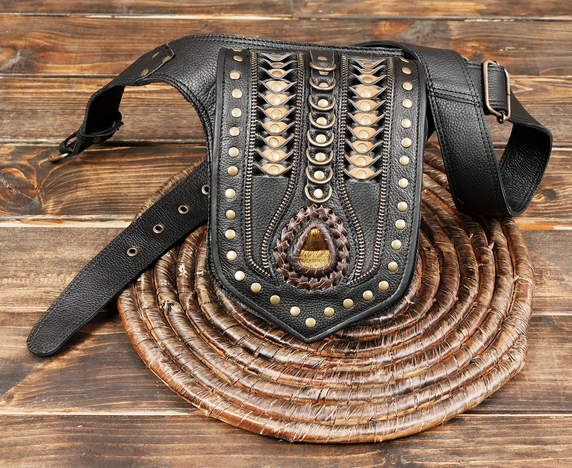 Handmade Leather Waist Belt with Gemstone Centerpiece || Boho Leather Waist Belt with Multi Pocket Design (LT-AB-WB-6180)