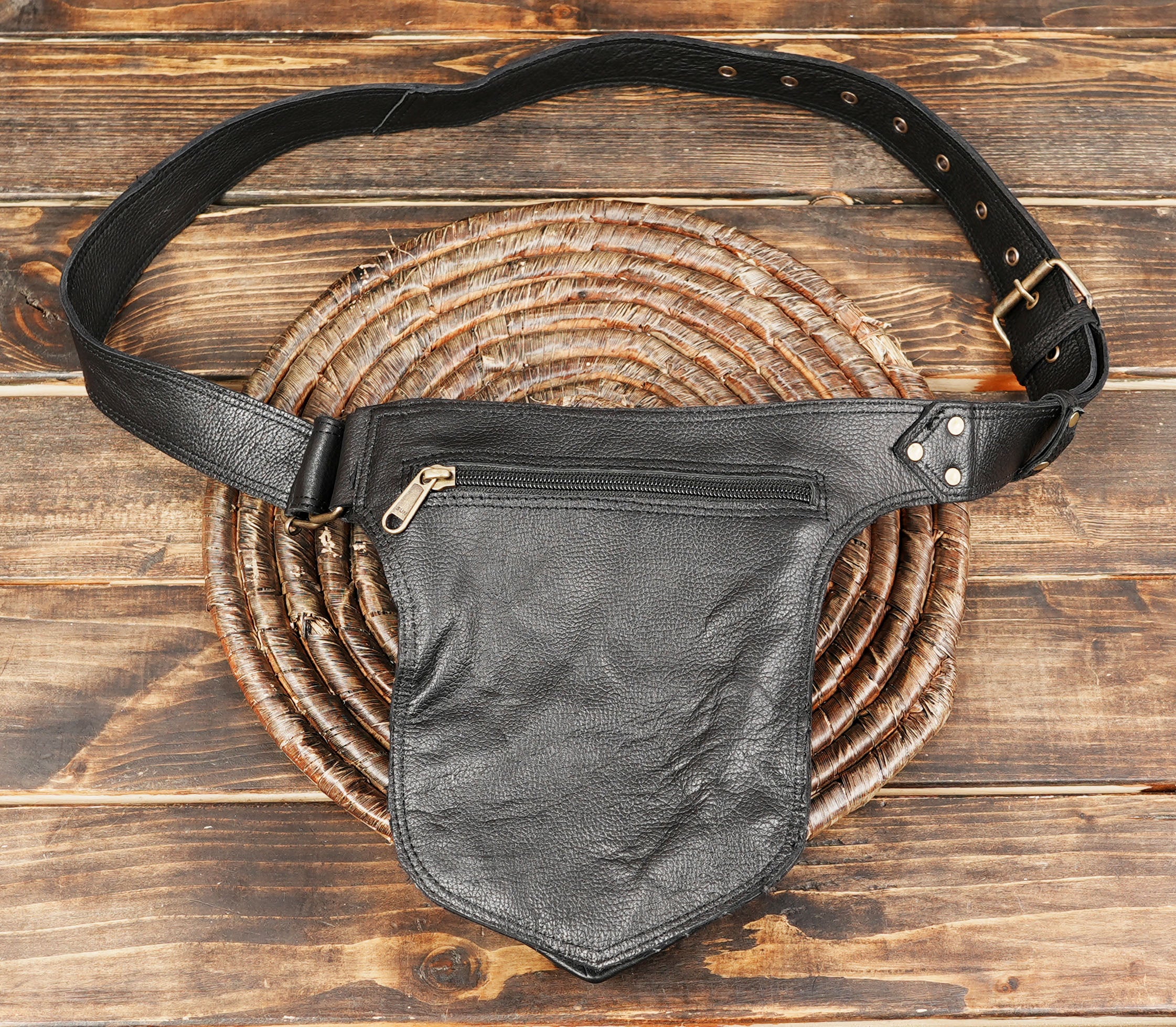 Handmade Leather Waist Belt with Gemstone Centerpiece || Boho Leather Waist Belt with Multi Pocket Design (LT-AB-WB-6180)