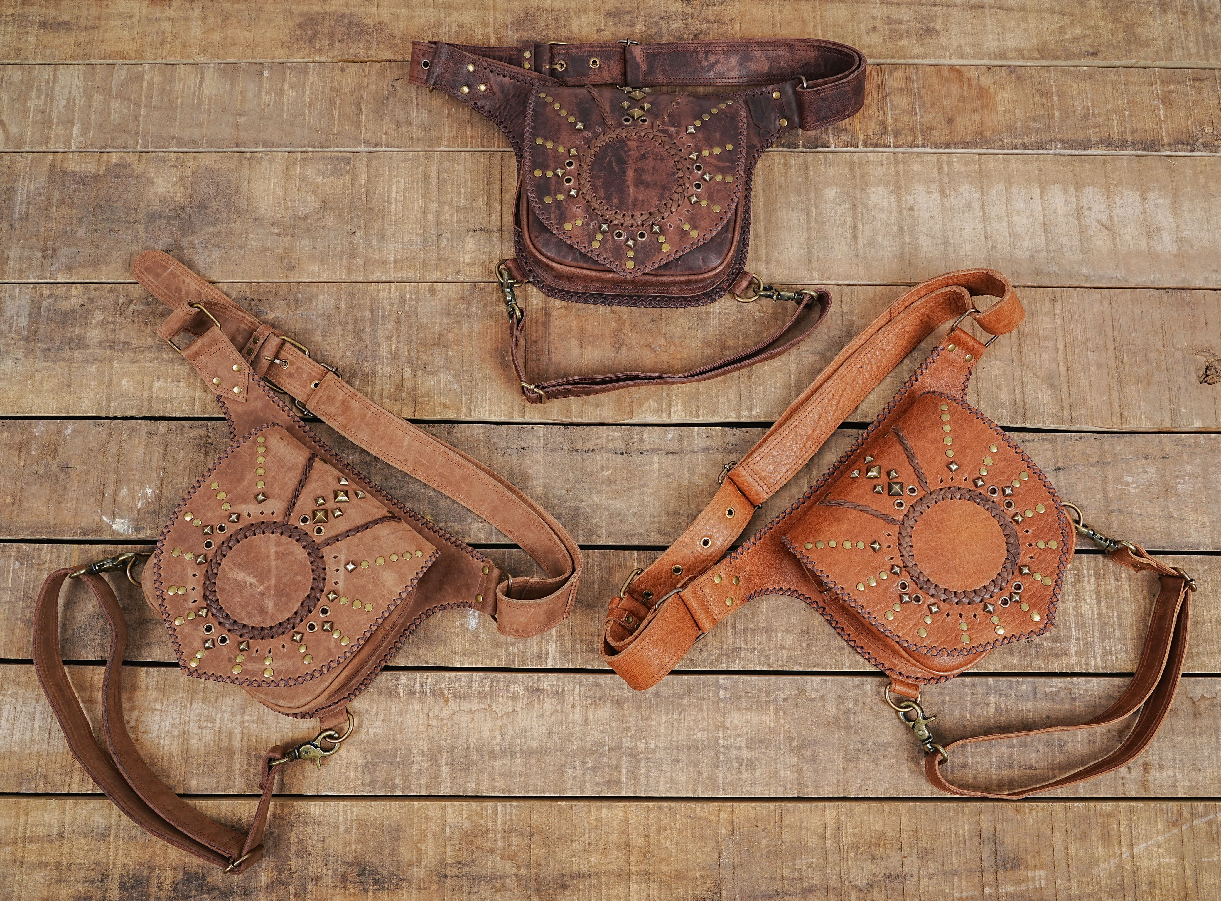 Adjustable Straps – Waist and thigh straps with buckle closures allow a secure and comfortable fit.