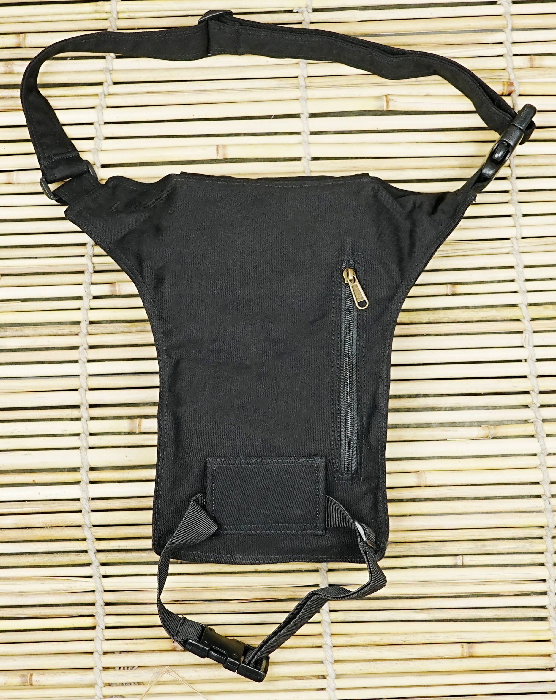 Unisex drop leg pouch for everyday carry