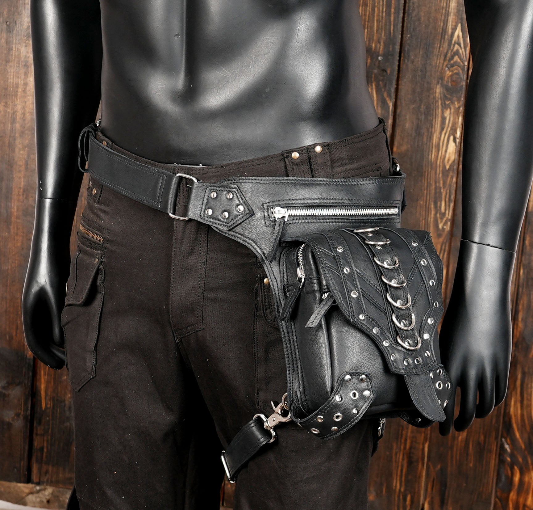 Functional black leather thigh pouch for men’s western outfit