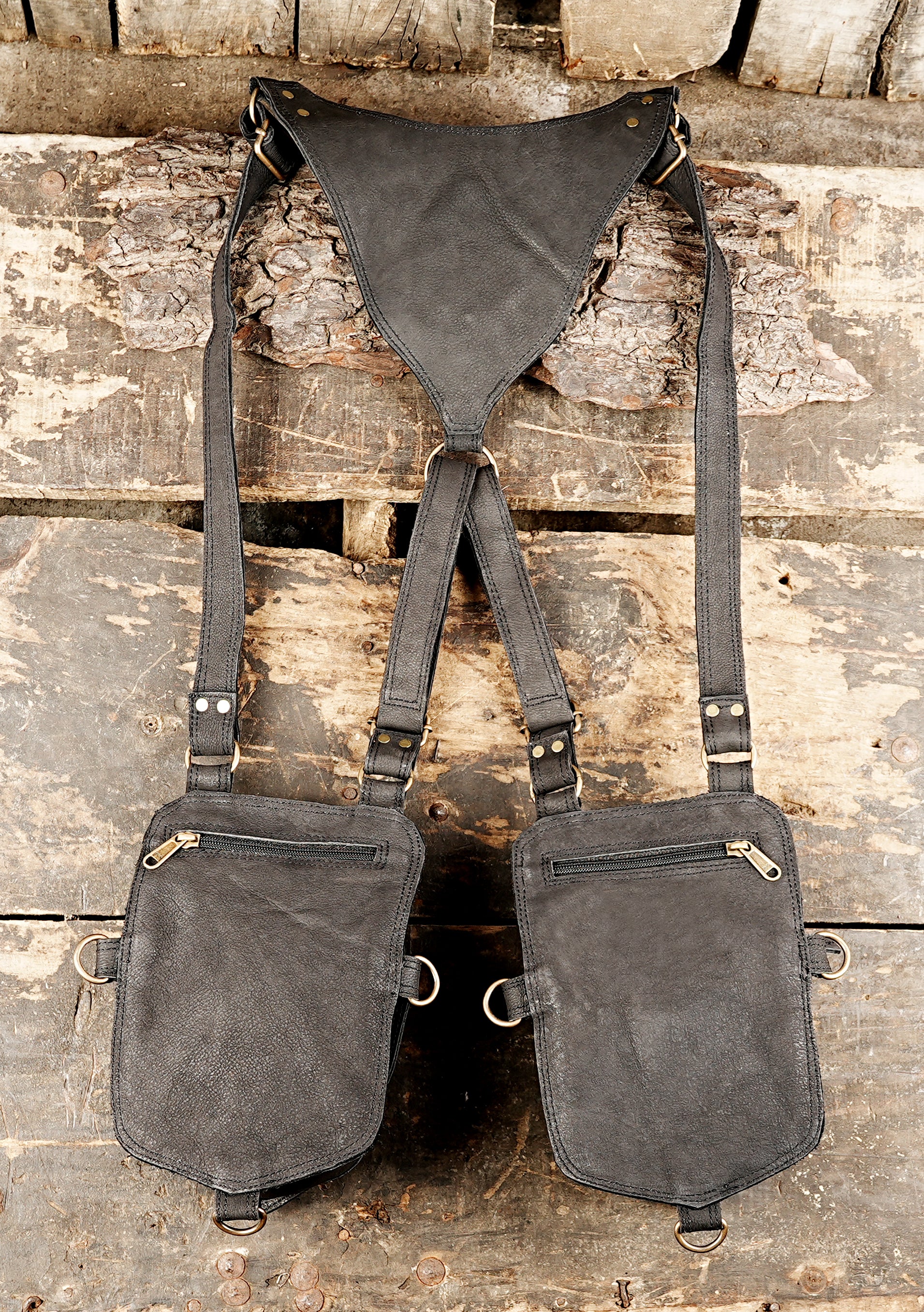 Unisex leather shoulder holster with adjustable straps