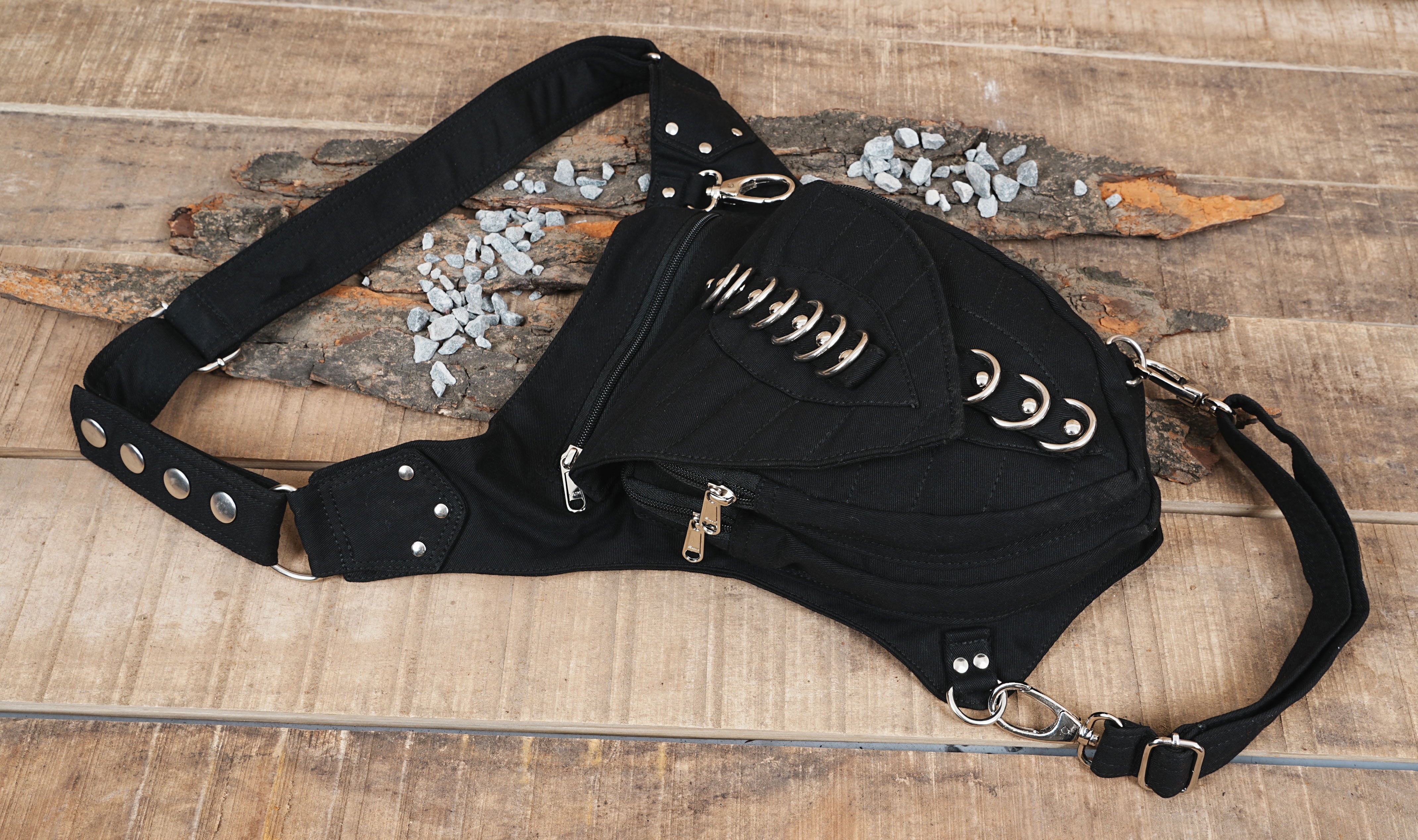 Cotton hip bag with thigh straps and metal clips