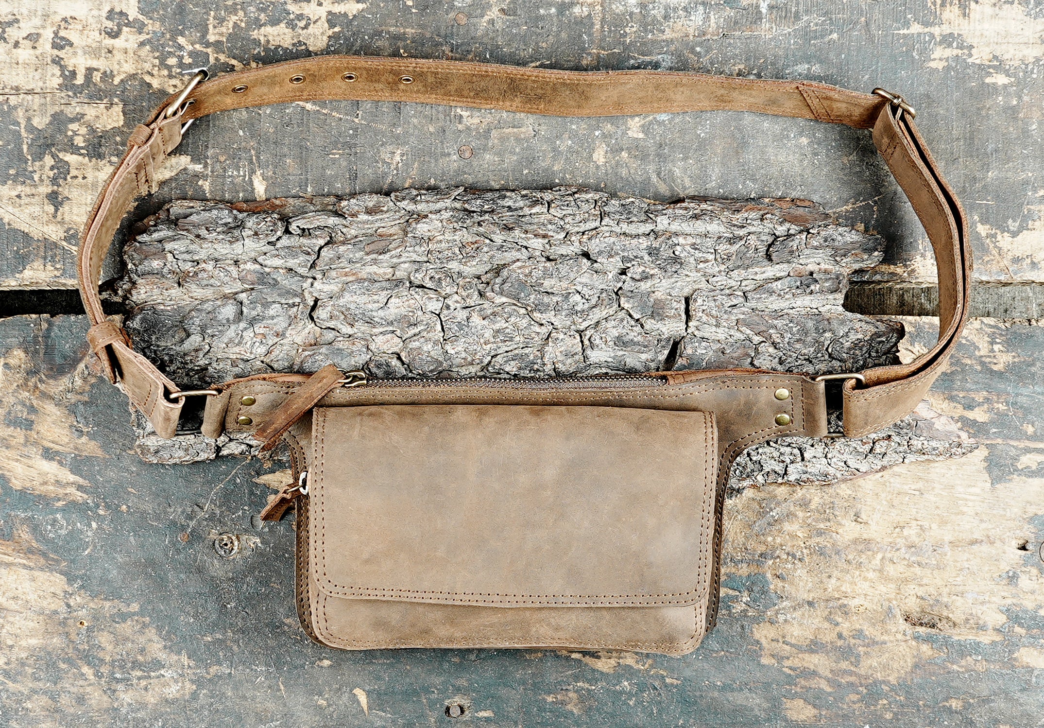 Premium Genuine Leather – Crafted from high-quality leather for a classic look and long-lasting durability.