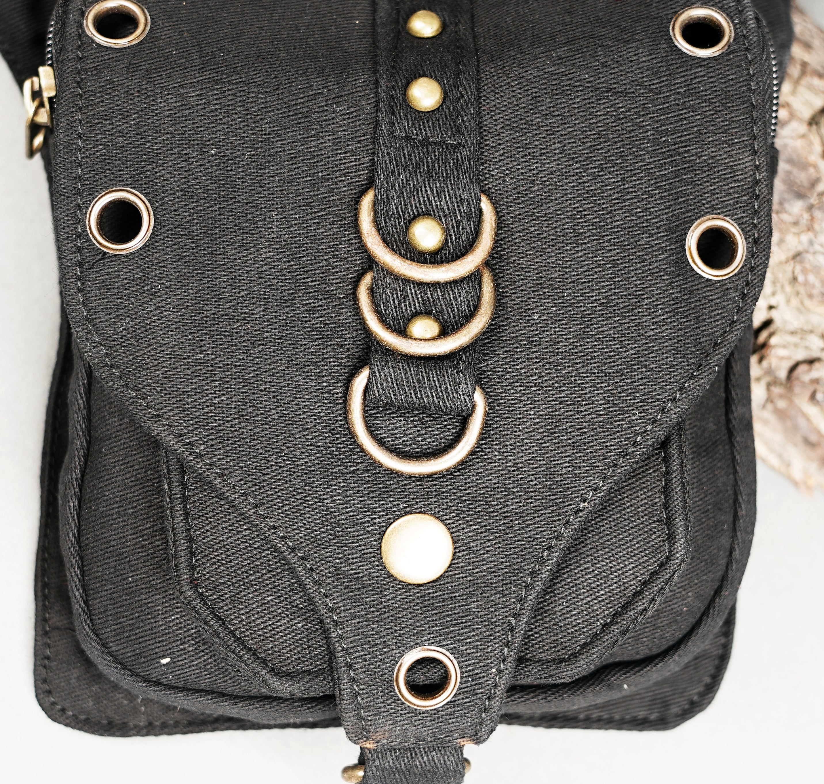 Unisex fanny pack for festivals, travel, and everyday wear