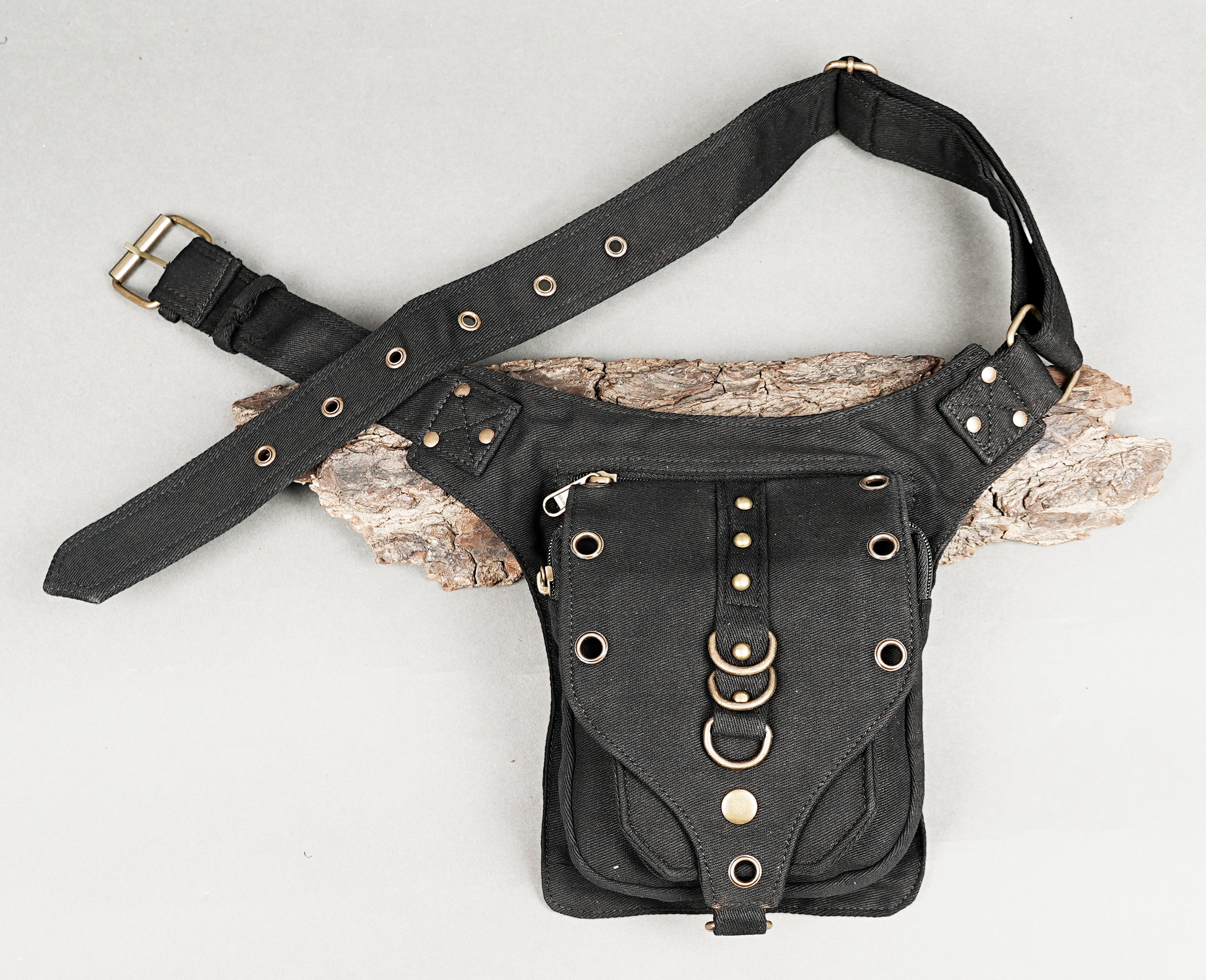 Canvas travel pouch for hands-free city and outdoor use