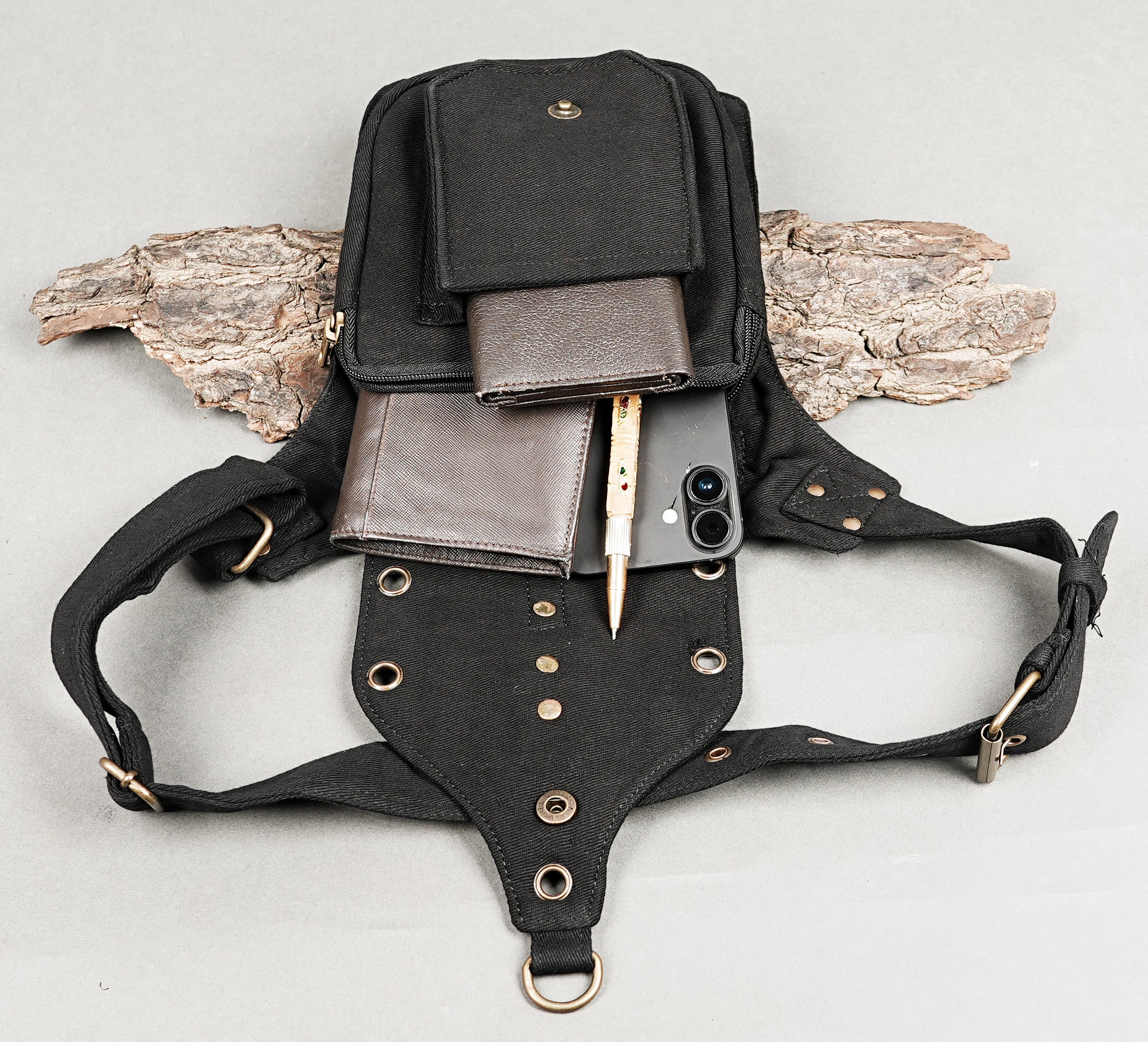 Retro-style hip bag with vintage brass hardware finish