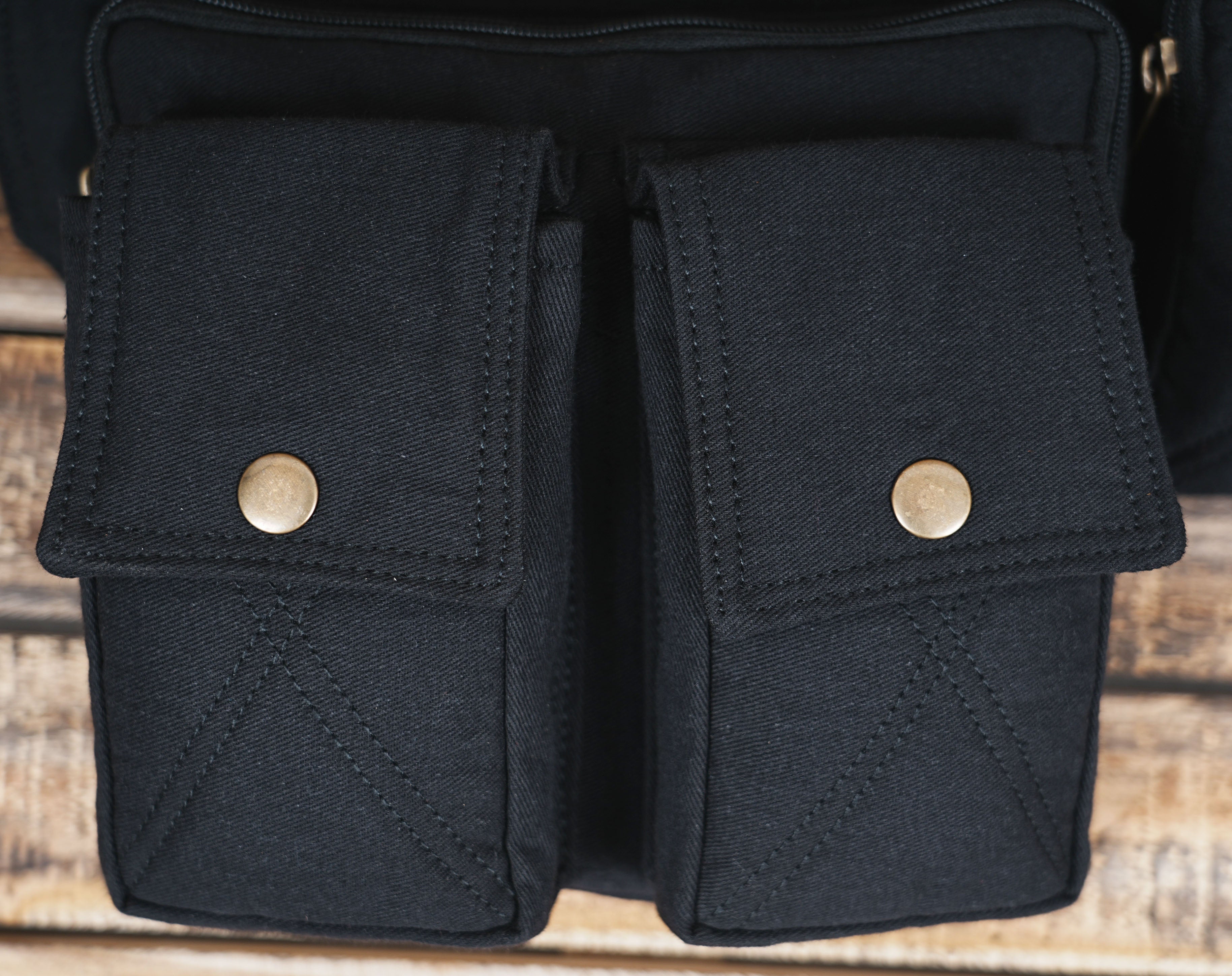 Utility belt bag with adjustable strap and side release buckle