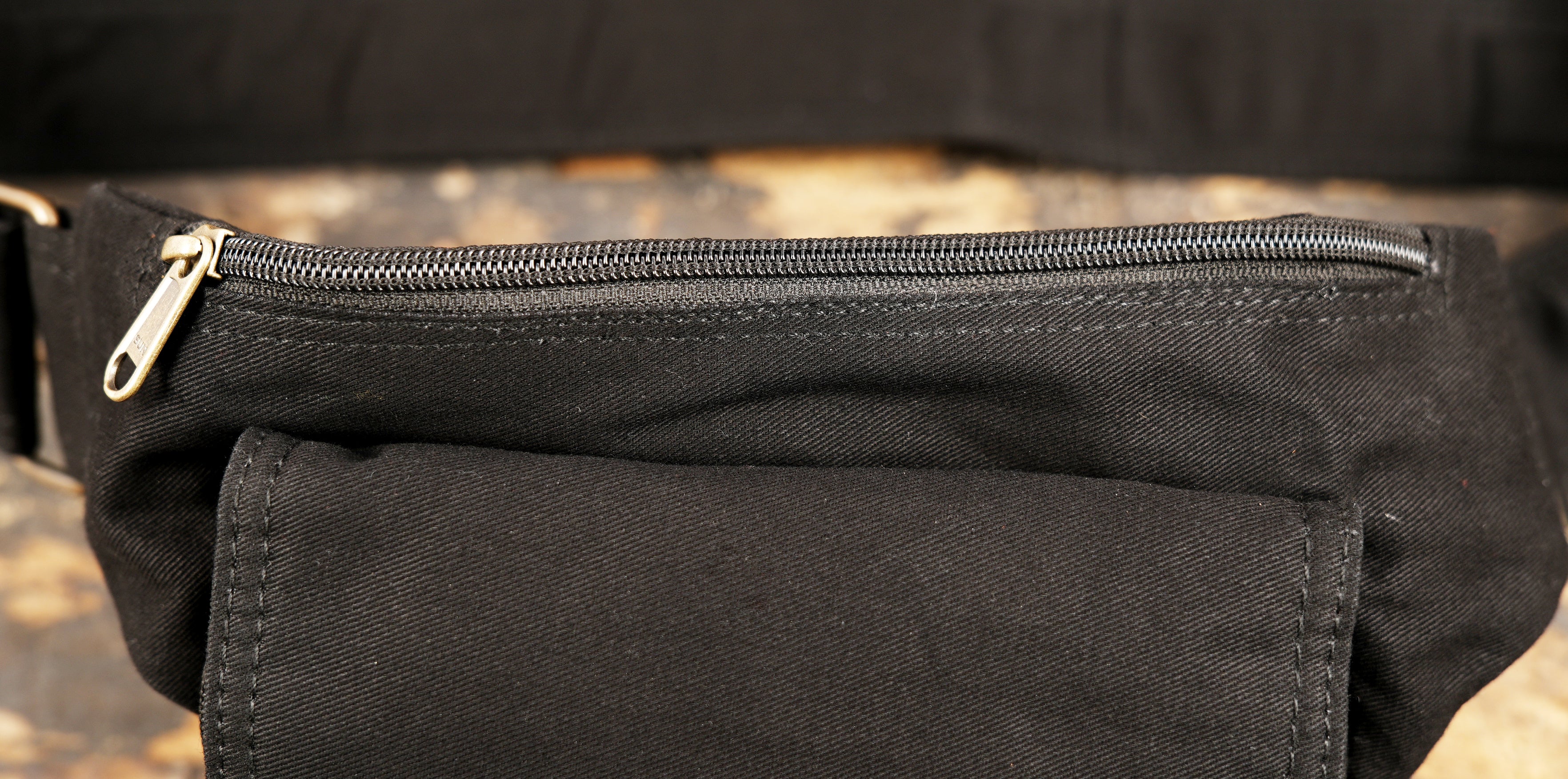 Everyday hands-free black pocket belt for travel and outdoor wear