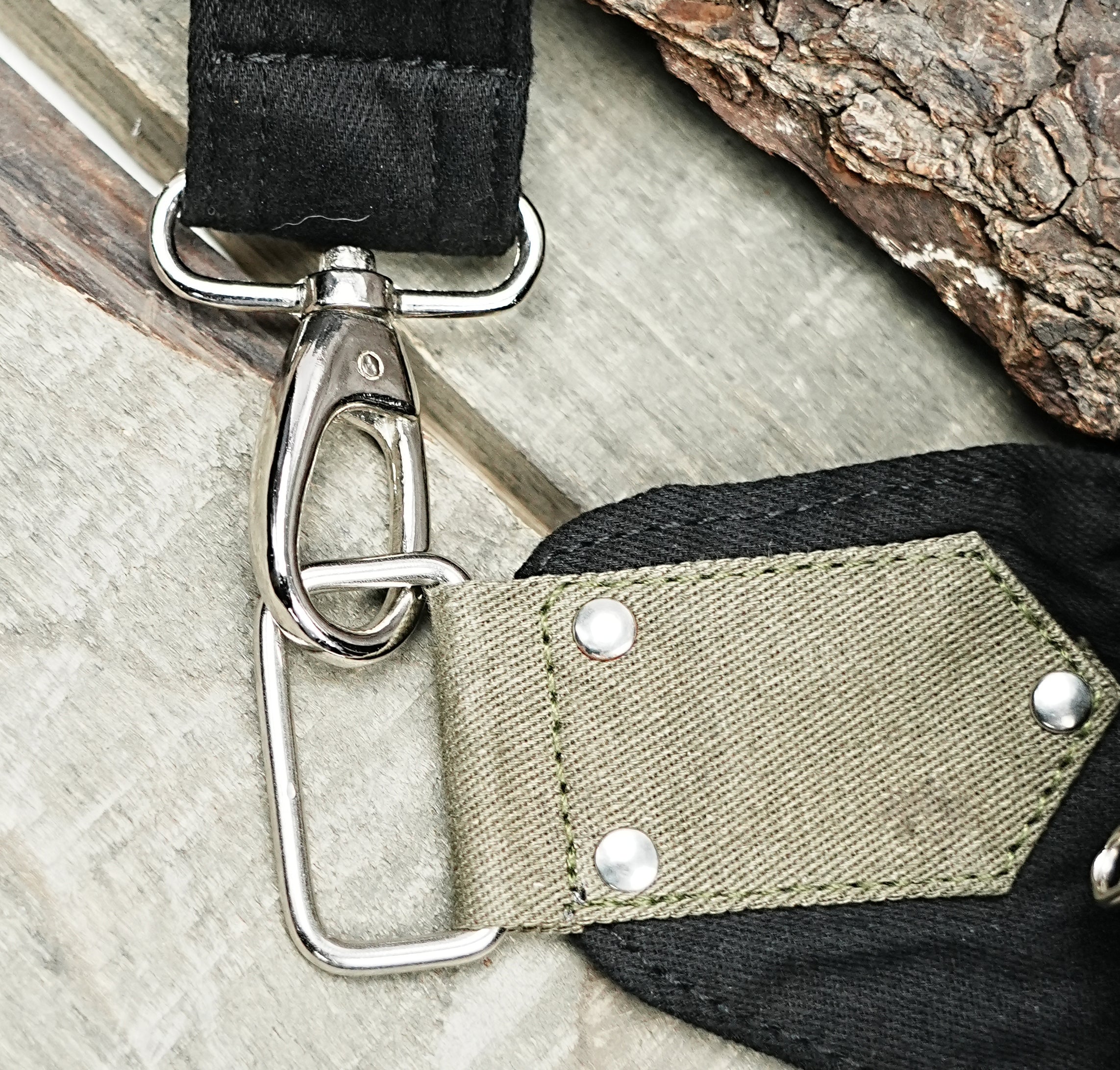 Stylish black bumbag for women, perfect for festivals and casual outings in Europe.