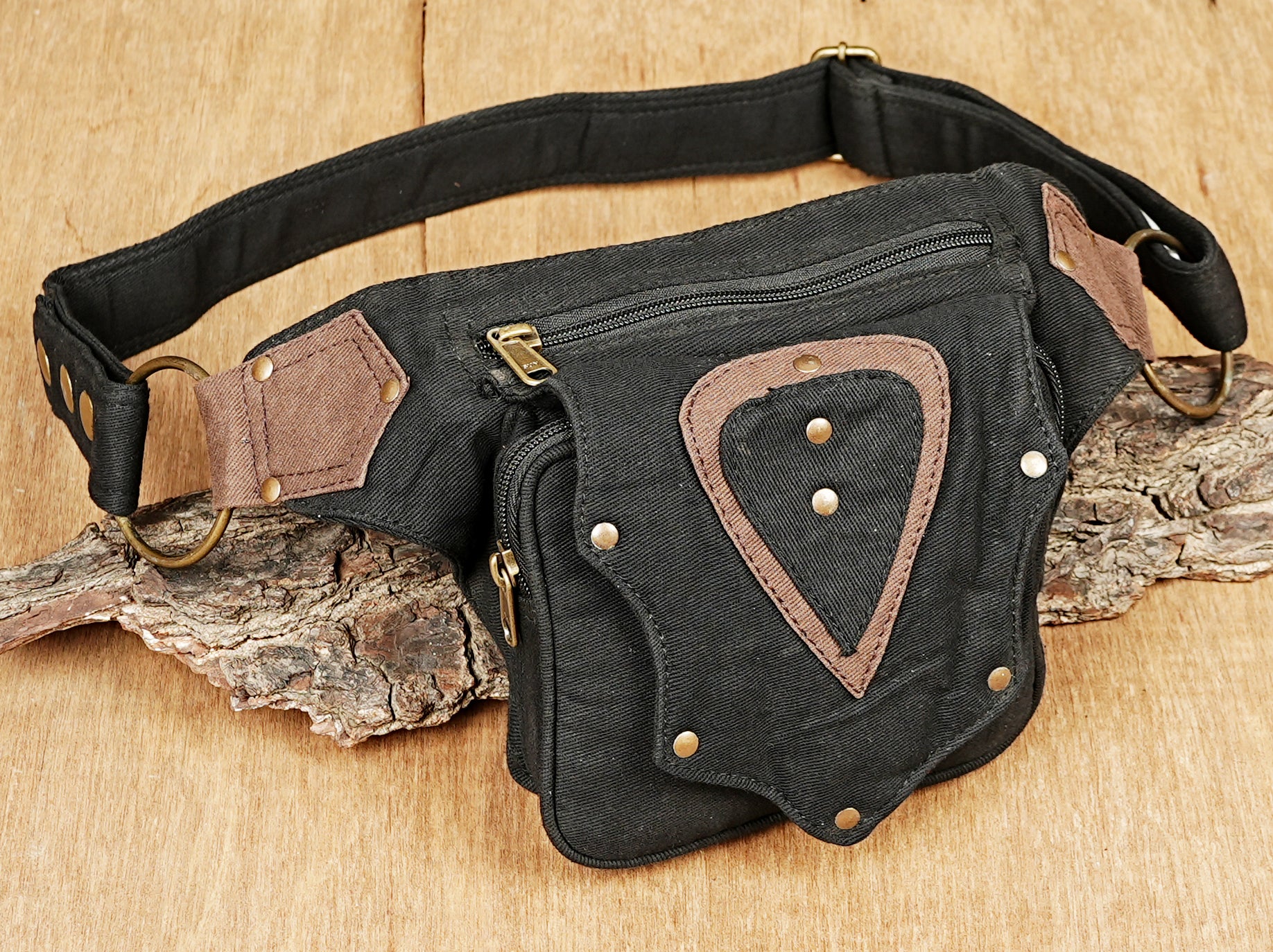 Modern black cotton waist pouch, perfect for a hands-free experience during daily commutes or travel.