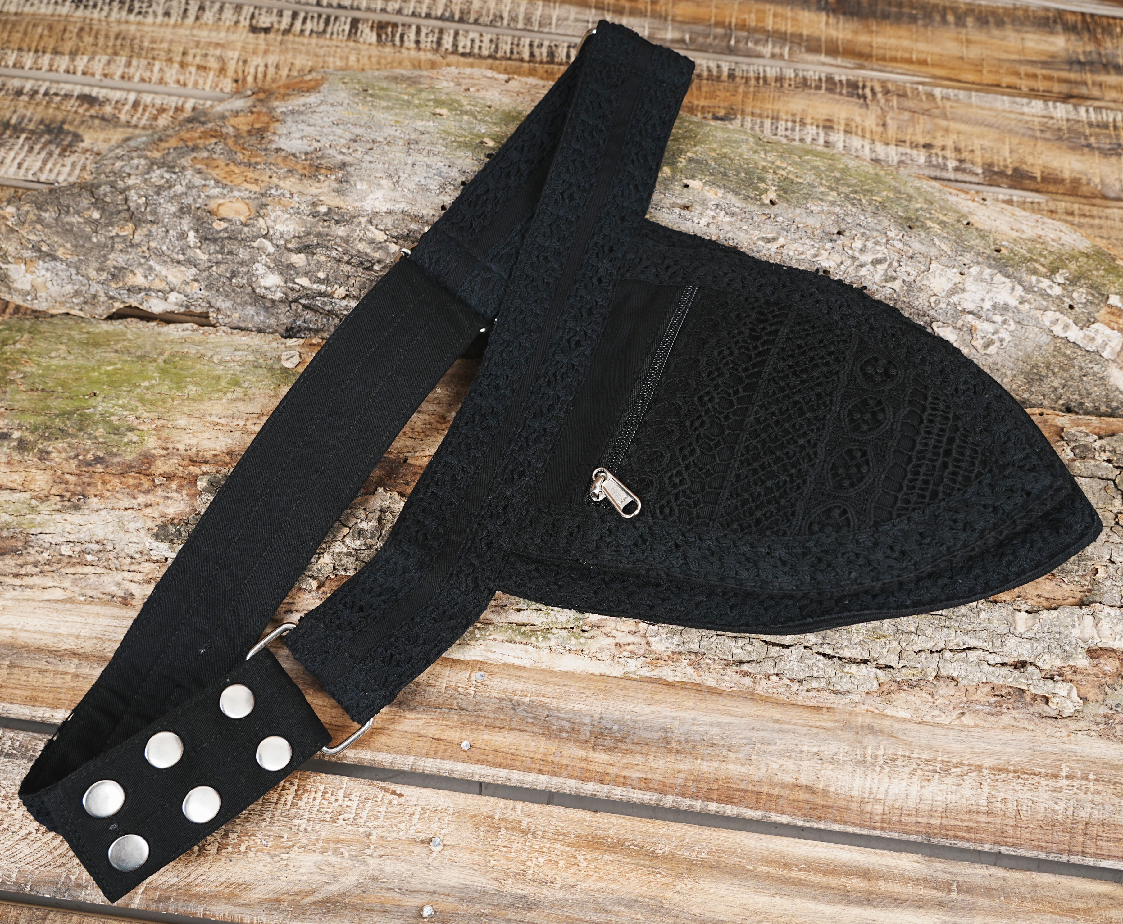 Adjustable waist pouch with cotton fabric