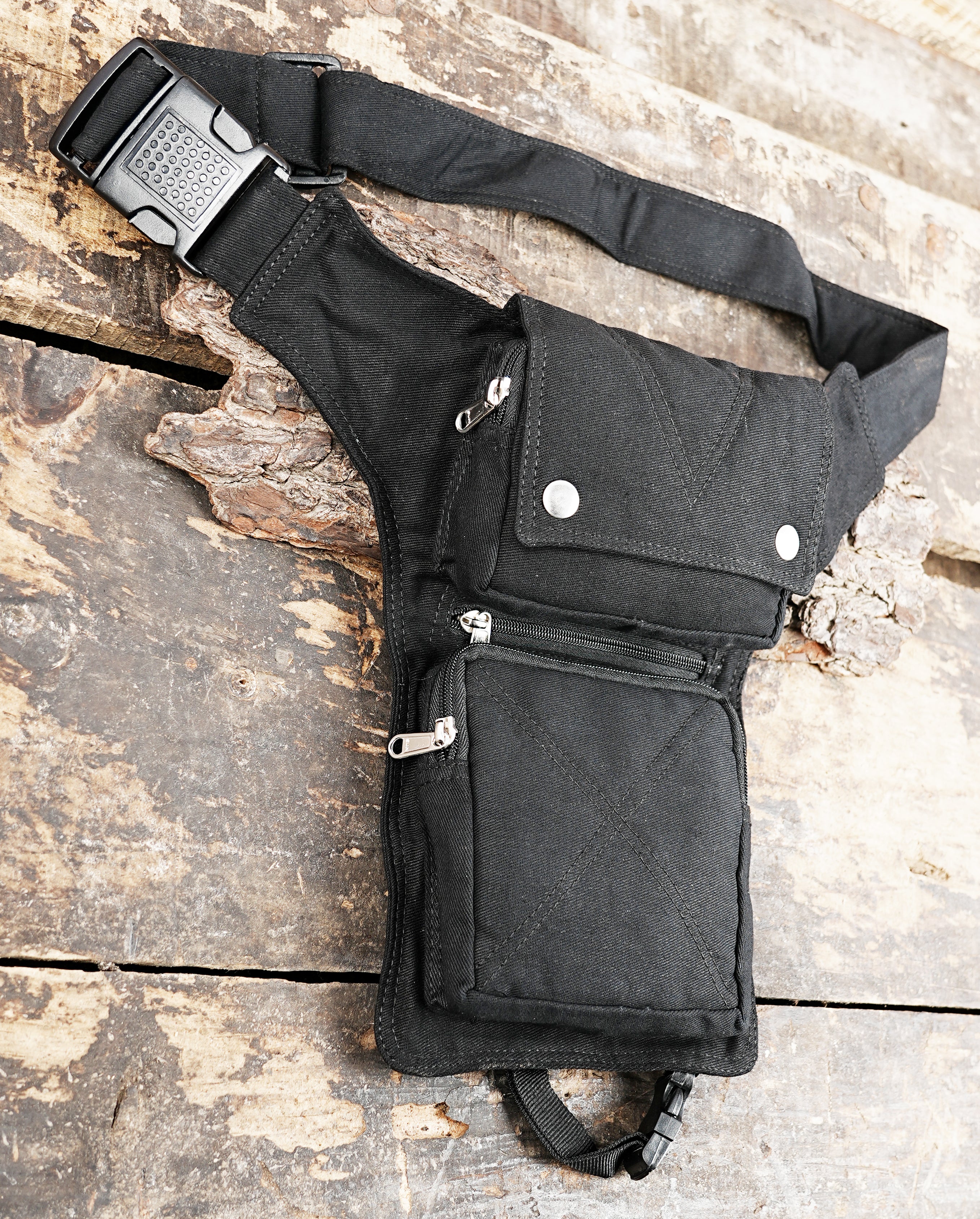 Black thigh strap pouch with practical storage pockets