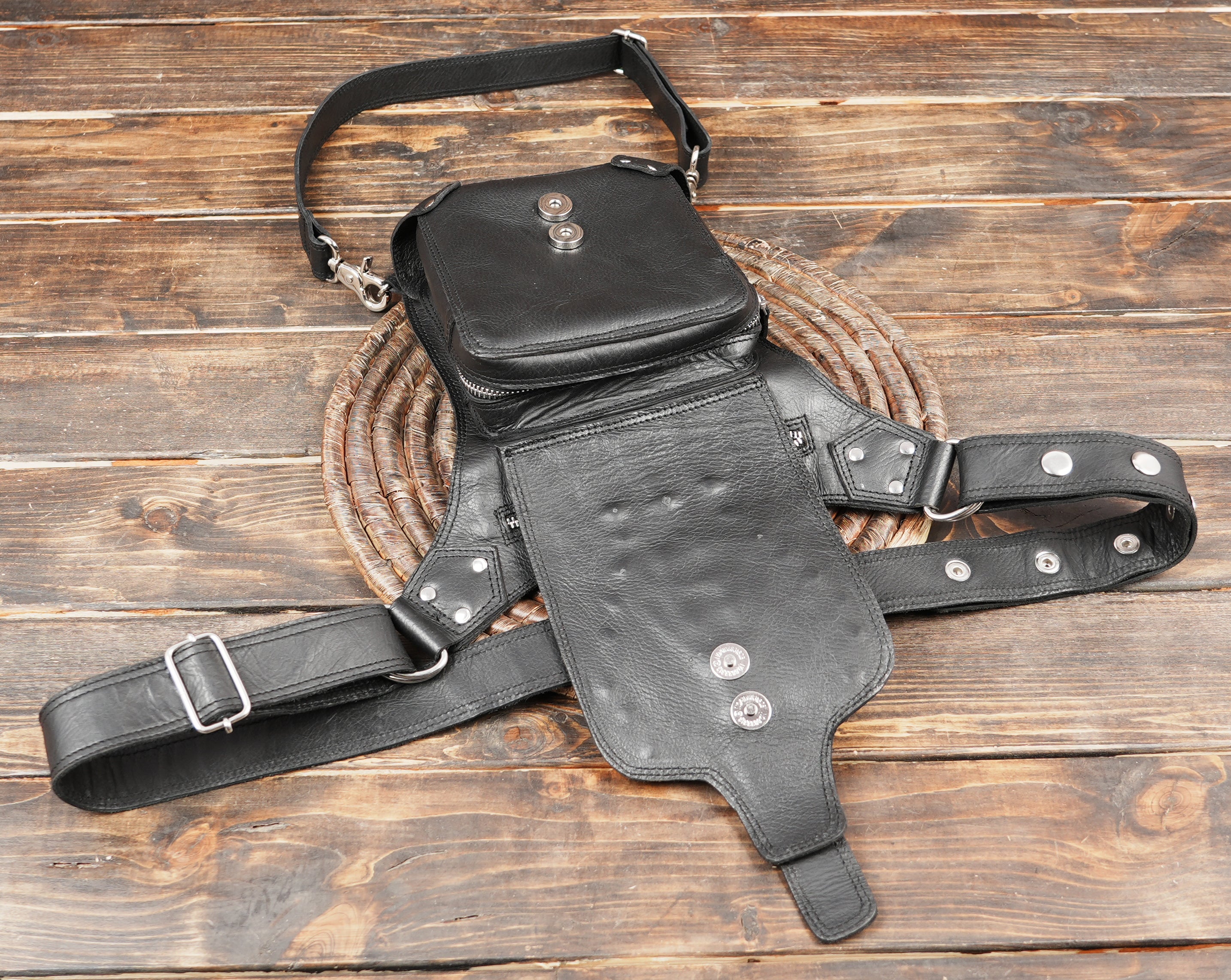 Adjustable leather thigh harness for street style fashion