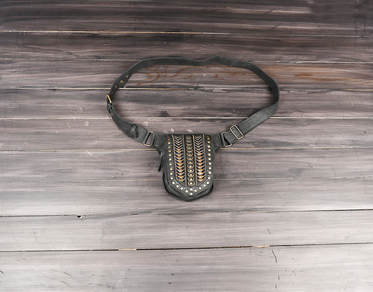 Handmade leather waist belt with labradorite stone.