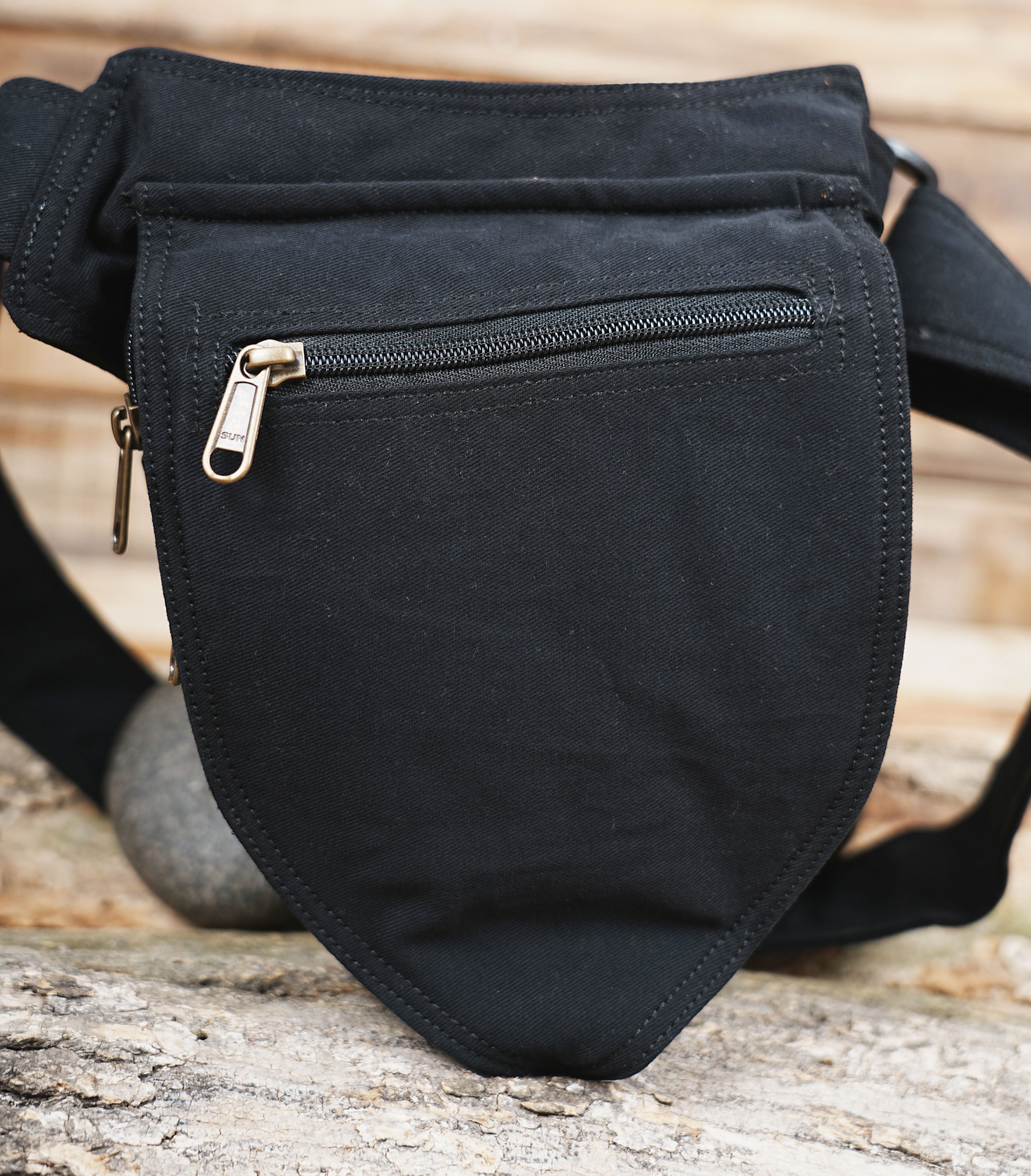 Single pocket fanny pack with shield-shaped design