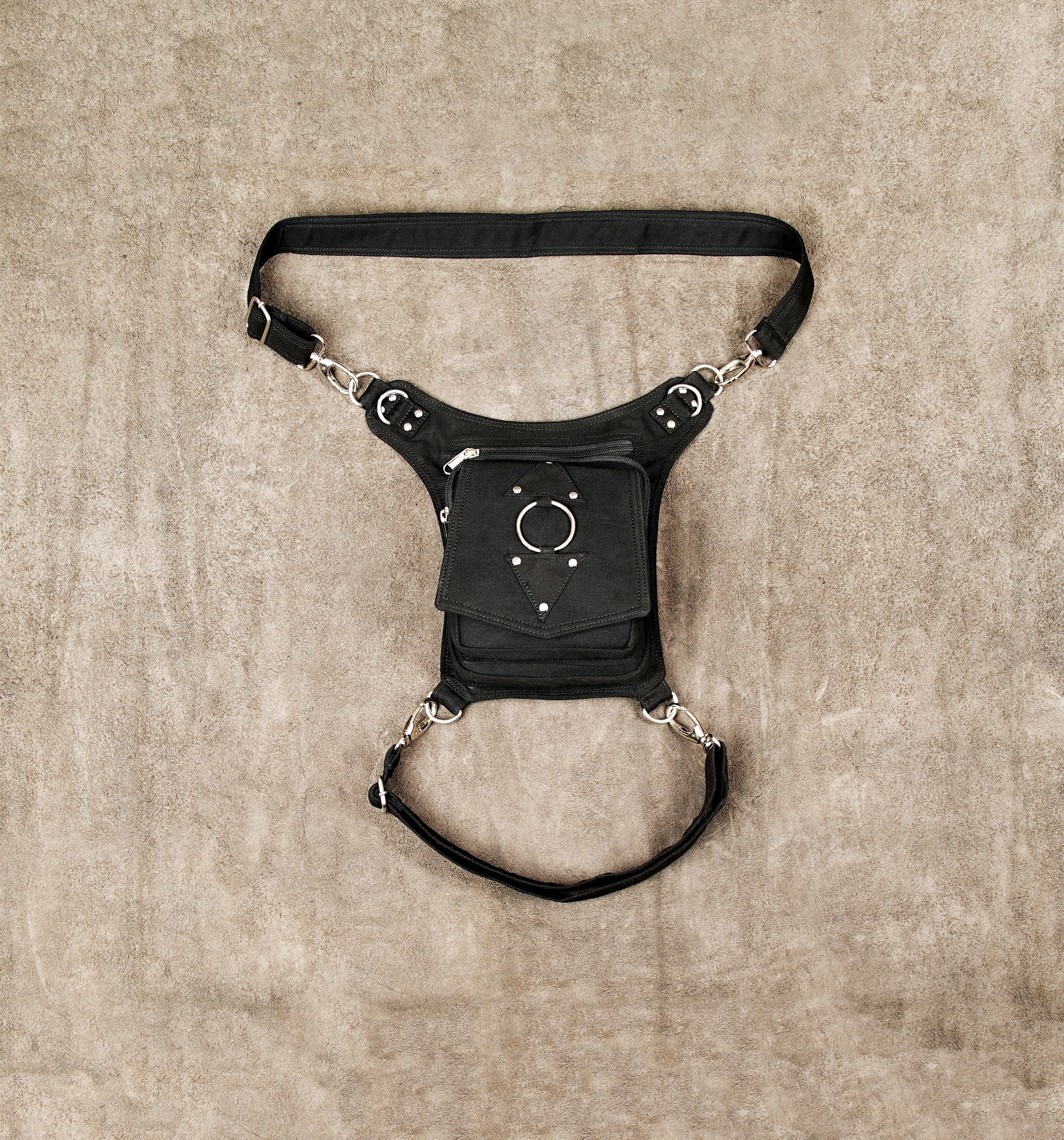 Unisex utility bag featuring geometric hardware accents