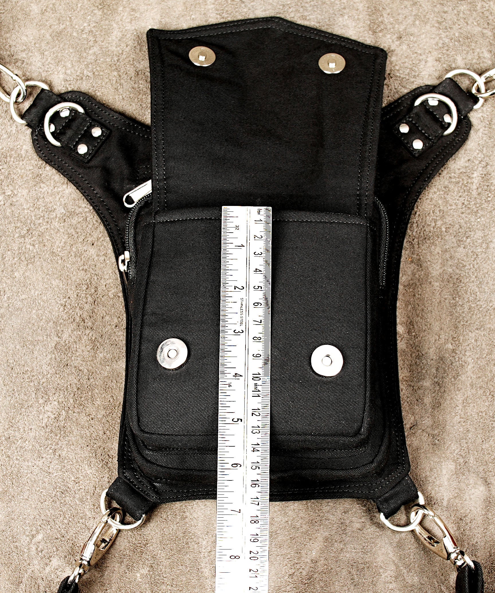 Streetwear waist bag with geometric triangle design details