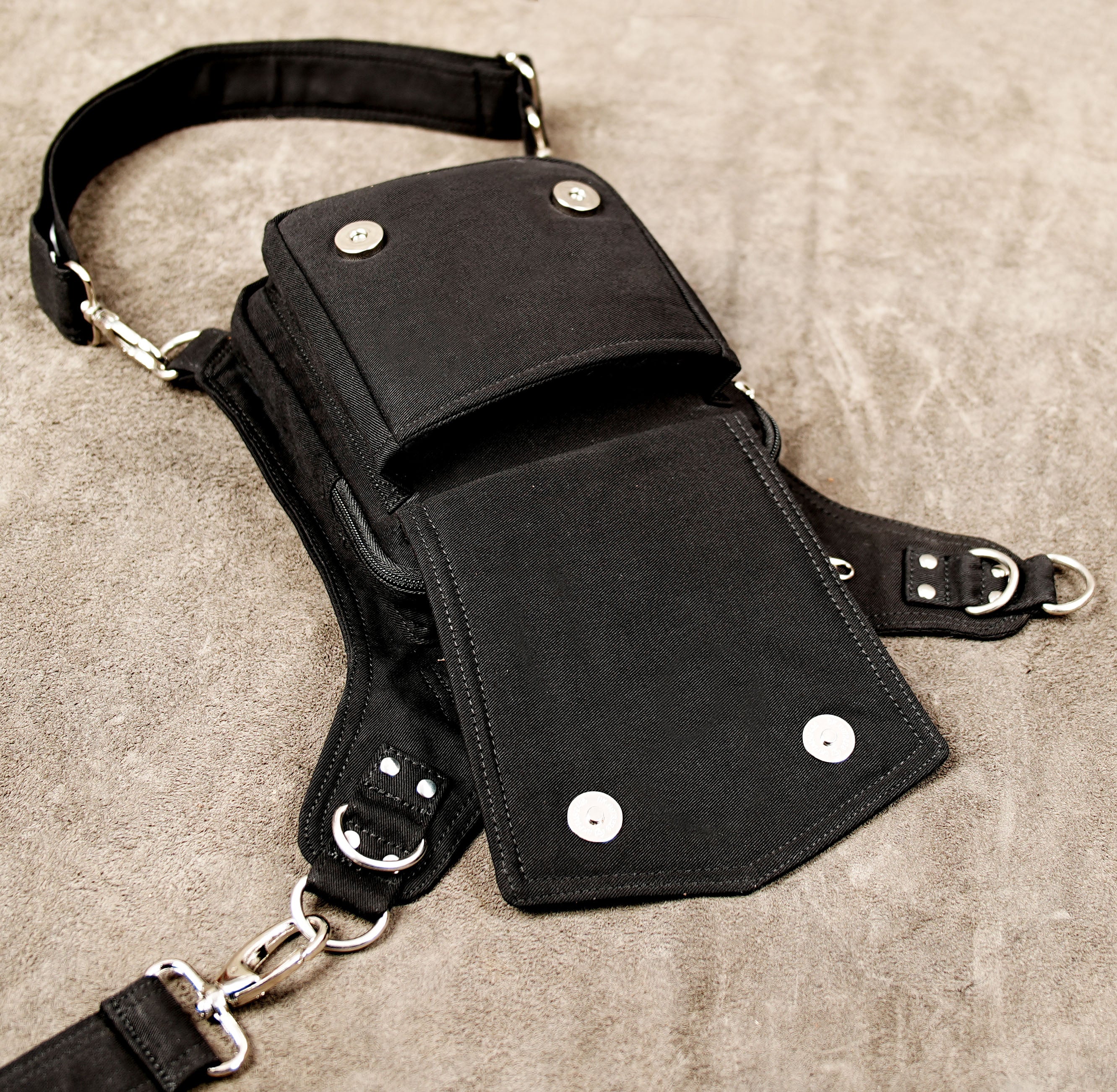 Cotton crossbody pouch with adjustable straps and clasps