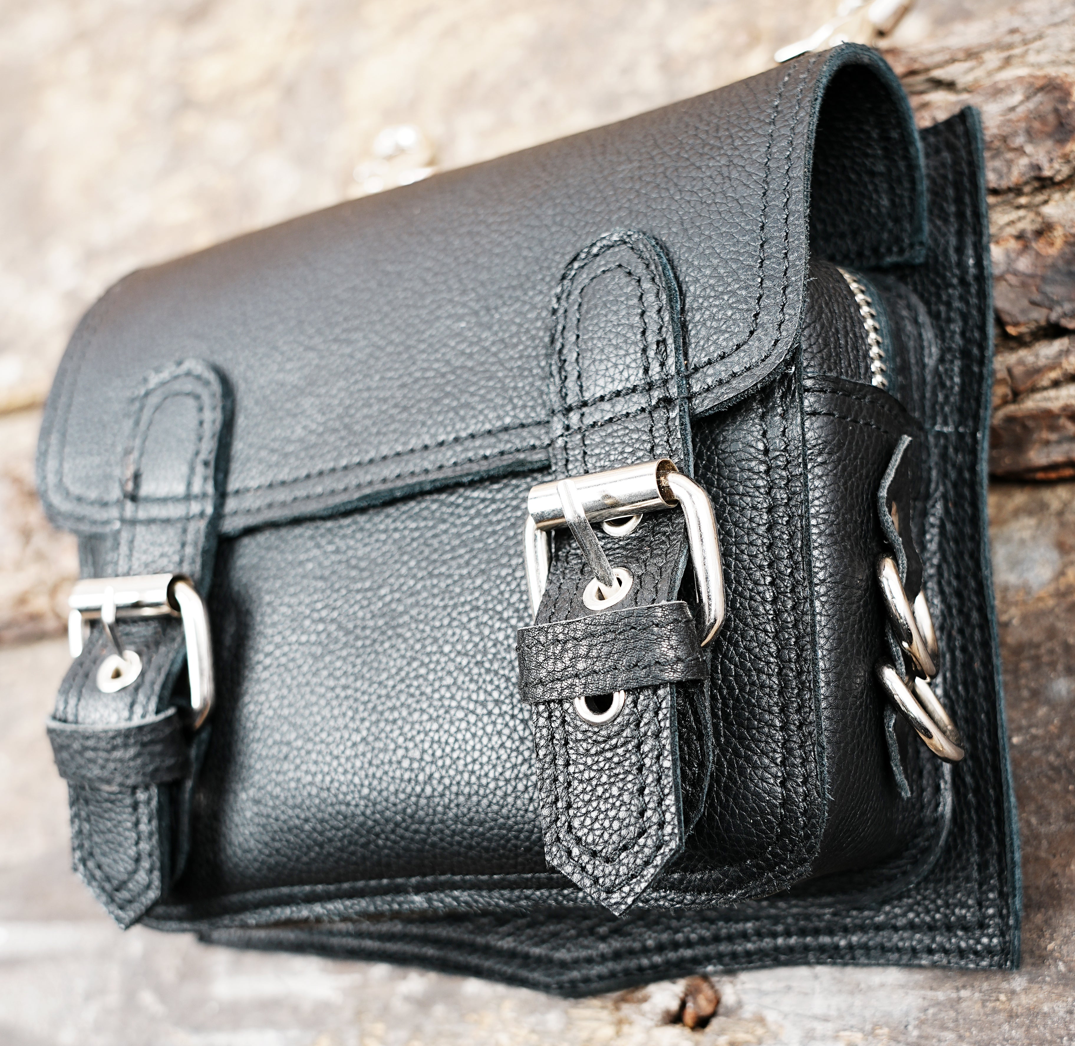 Compact leather waist belt pouch for daily use