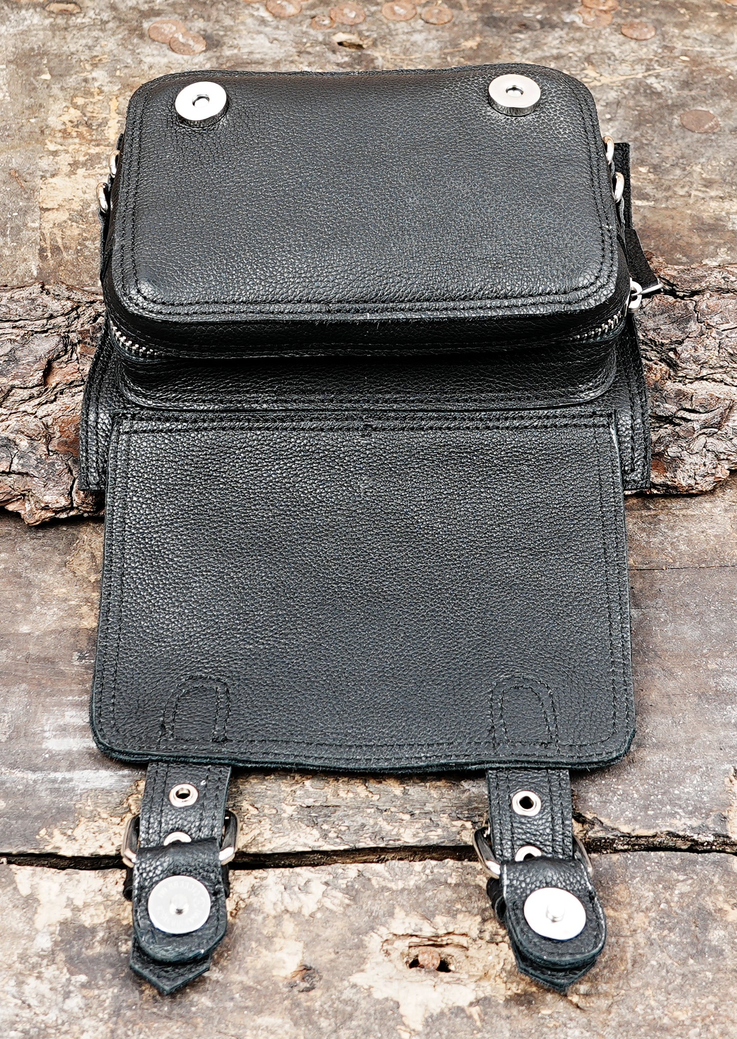 Unisex leather waist belt pouch in black