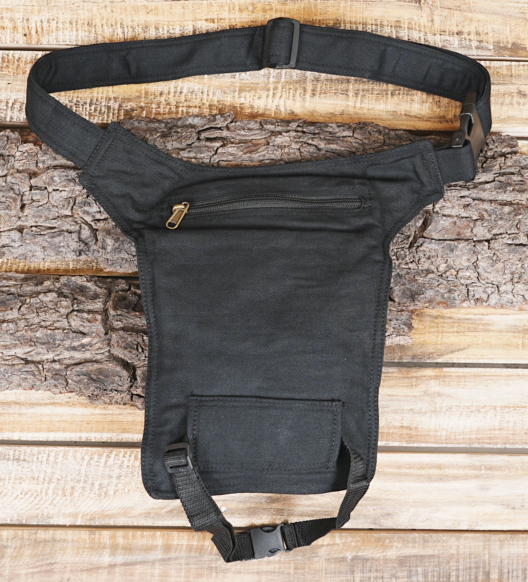 Unisex drop leg pouch with buckle waist strap